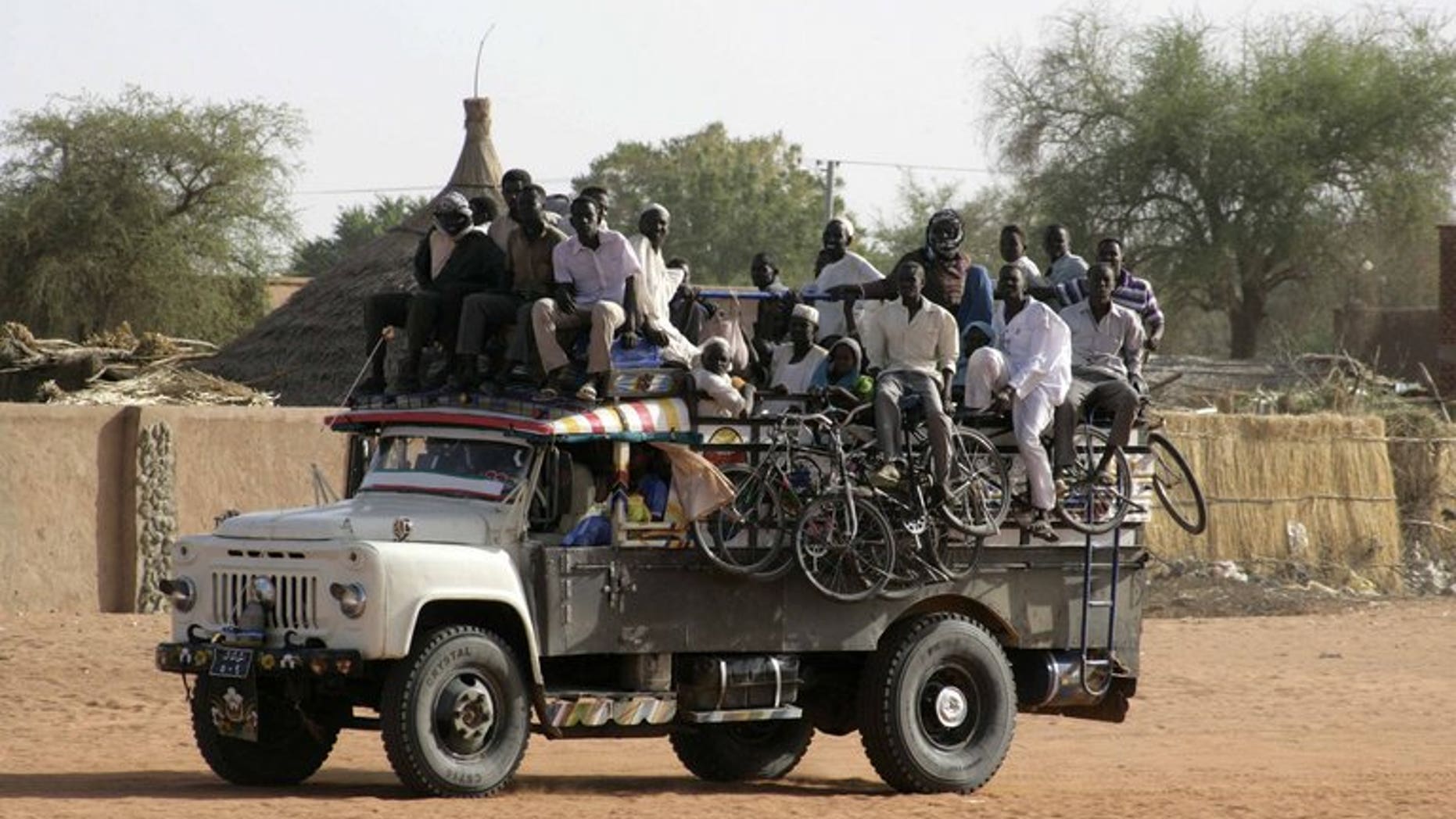 Displaced Sudanese people from the district of Abu Kershola, arrive on April 29, 2013 in the North Kordofan town of El Rahad. Sudanese rebels clashed with government forces on Saturday for the second time this week in the strategic South-North Kordofan region, the insurgents said.