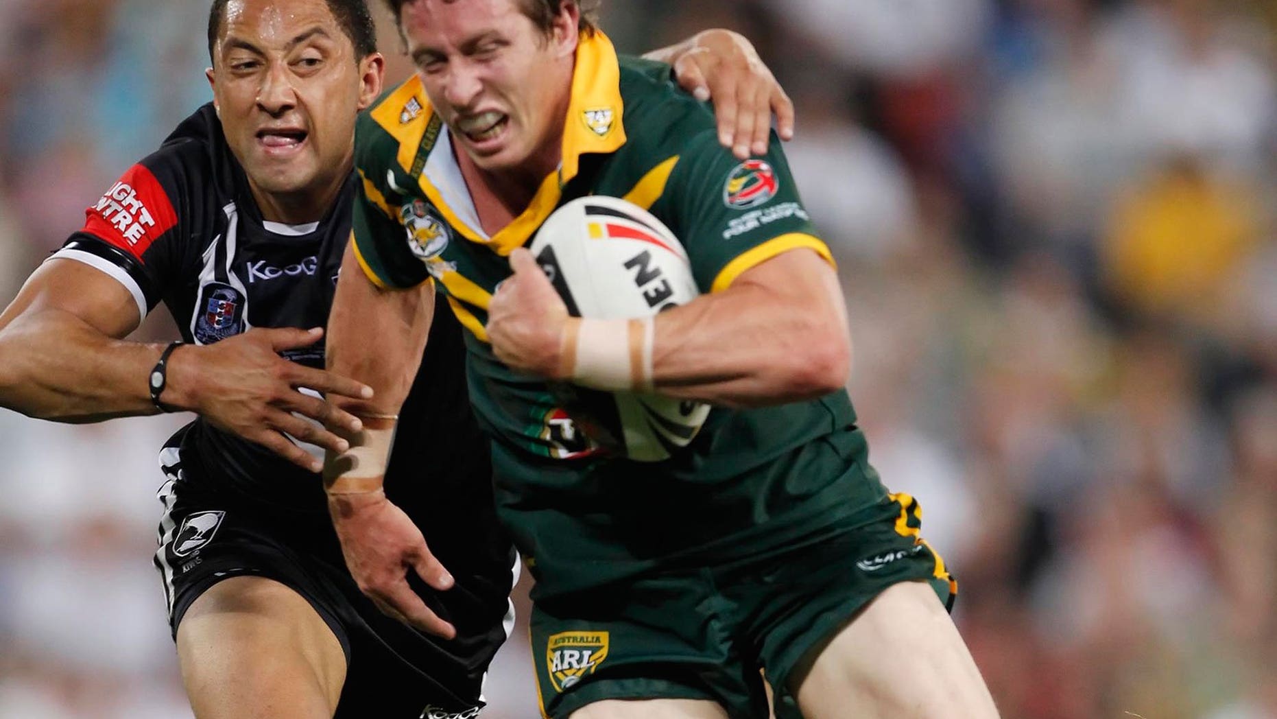 Benji Marshall (L) pictured during a Four Nations Test against Australia in Brisbane on November 13, 2010. The Auckland Blues emerged Saturday as the frontrunner to snap up Marshall who said the prospect of becoming an All Black could motivate him to switch codes.