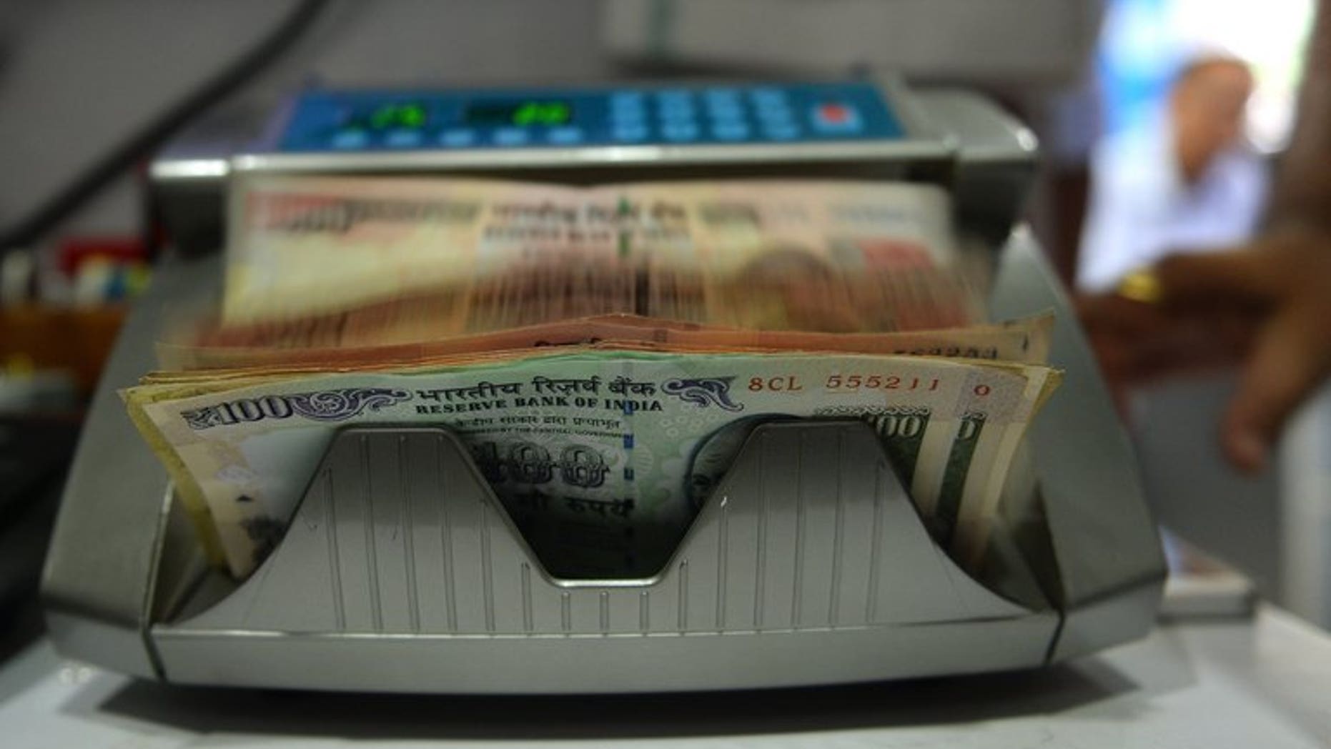 A cash counting machine counts Indian rupee notes in Mumbai, on July 31, 2013. The rupee, Asia's worst-performing major currency this year, plunged to a fresh record low against the dollar on Tuesday over concerns that foreign capital could flow back to the United States as the American economy picks up.