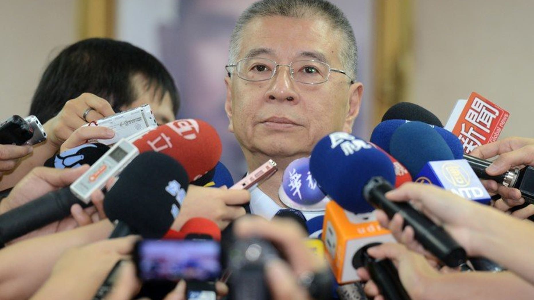 Taiwan's newly appointed defence minister Andrew Yang (C) speaks to the press in parliament in Taipei on August 1, 2013. Yang resigned Tuesday after he was accused of plagiarism, less than a week after taking office to replace his predecessor who also stepped down.