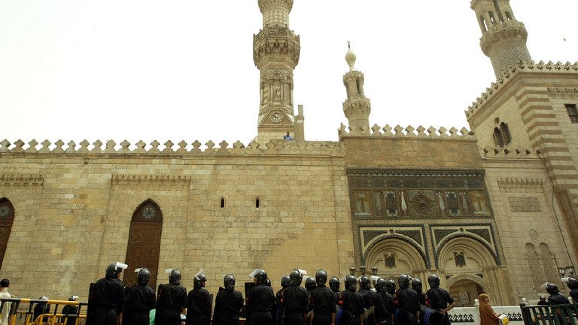 Egyptian riot police guard the entrance of al-Azhar mosque in Cairo, on April 4, 2003. Al-Azhar -- Sunni Islam's main seat of learning -- has distanced itself from the crackdown on protesters loyal to ousted president Mohamed Morsi which left dozens dead.