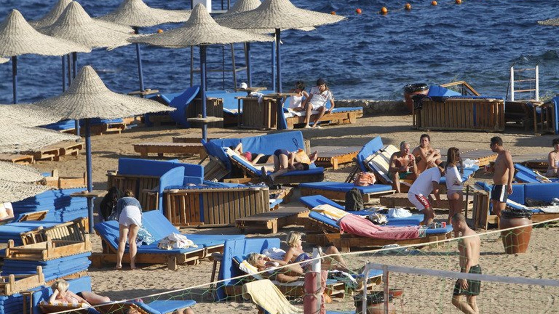 Foreign tourists enjoy the sunny weather in the Egyptian Red Sea resort of Sharm el-Sheikh, on January 3, 2012. Egypt's tourist industry is facing meltdown as foreign governments warn their citizens to stay away and told visitors already there to remain in their hotels.