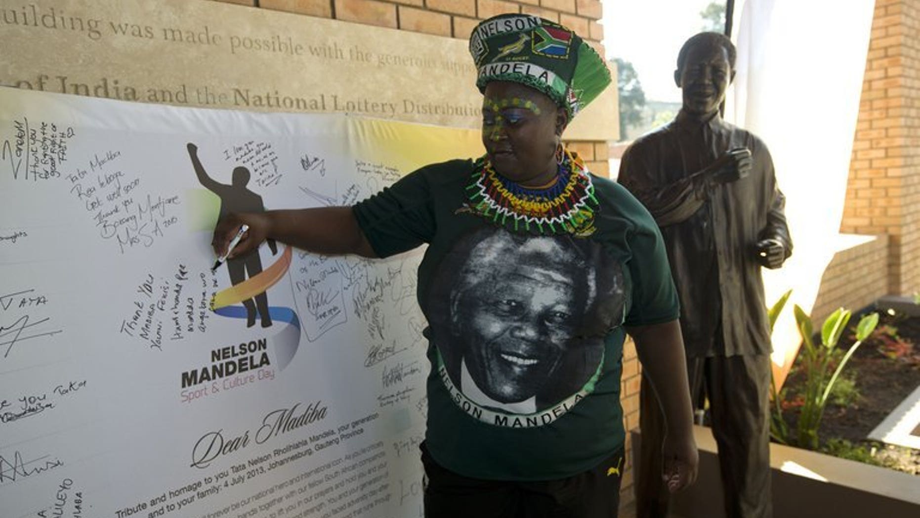 A rugby fan writes a message to Nelson Mandela in Johannesburg on July 4, 2013. South Africa's national team will have an outline image of Nelson Mandela on a sleeve of their shirts when they tackle Argentina Saturday in the Rugby Championship.