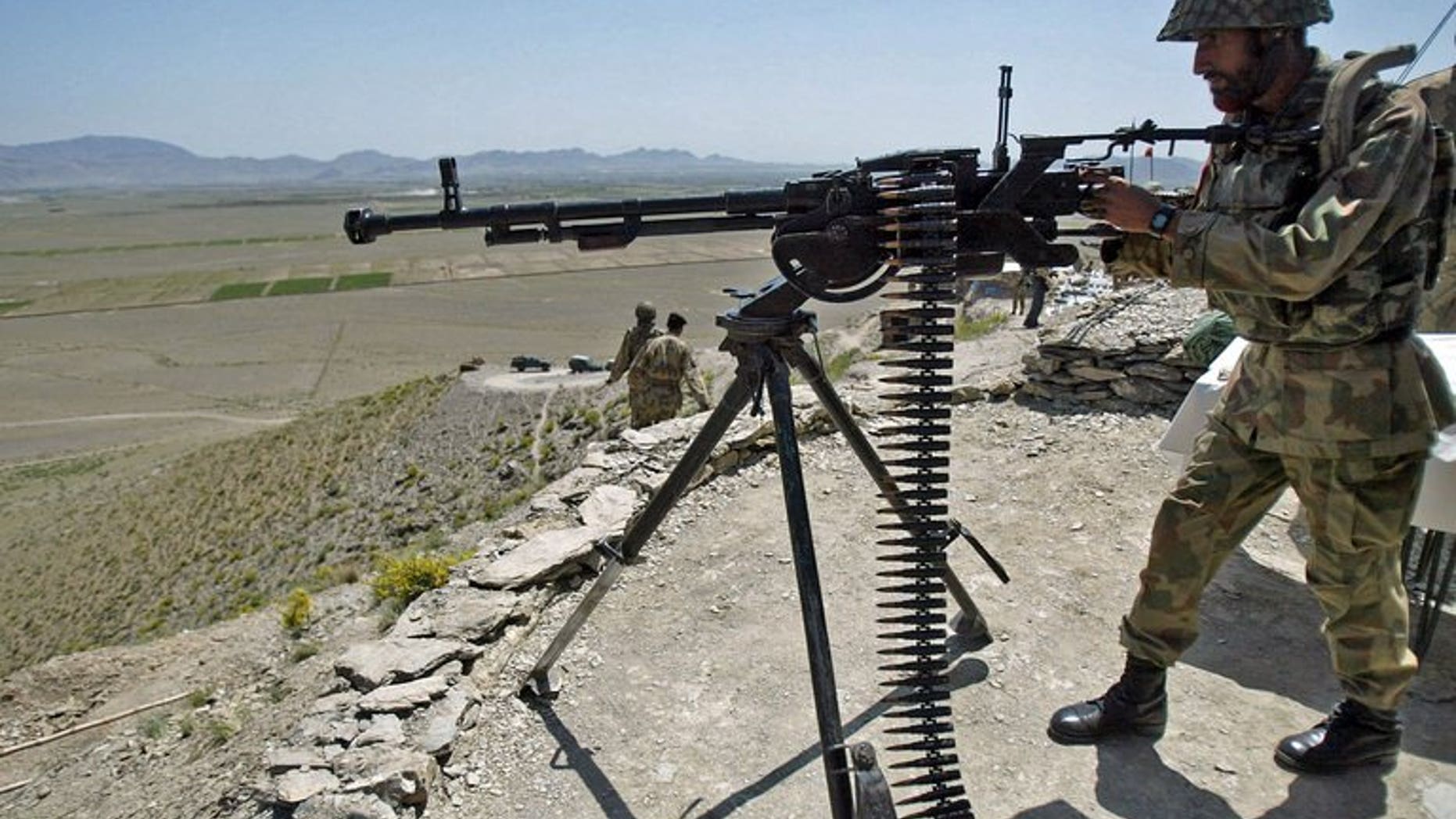 Pakistani soldiers take position at Sholam Post, a military checkpost overlooking Wana, the mountain-fringed capital of South Waziristan, on April 11, 2007. A militant commander who sheltered Al-Qaeda fighters was killed on Thursday by a roadside bomb along with four associates in Sholam area.