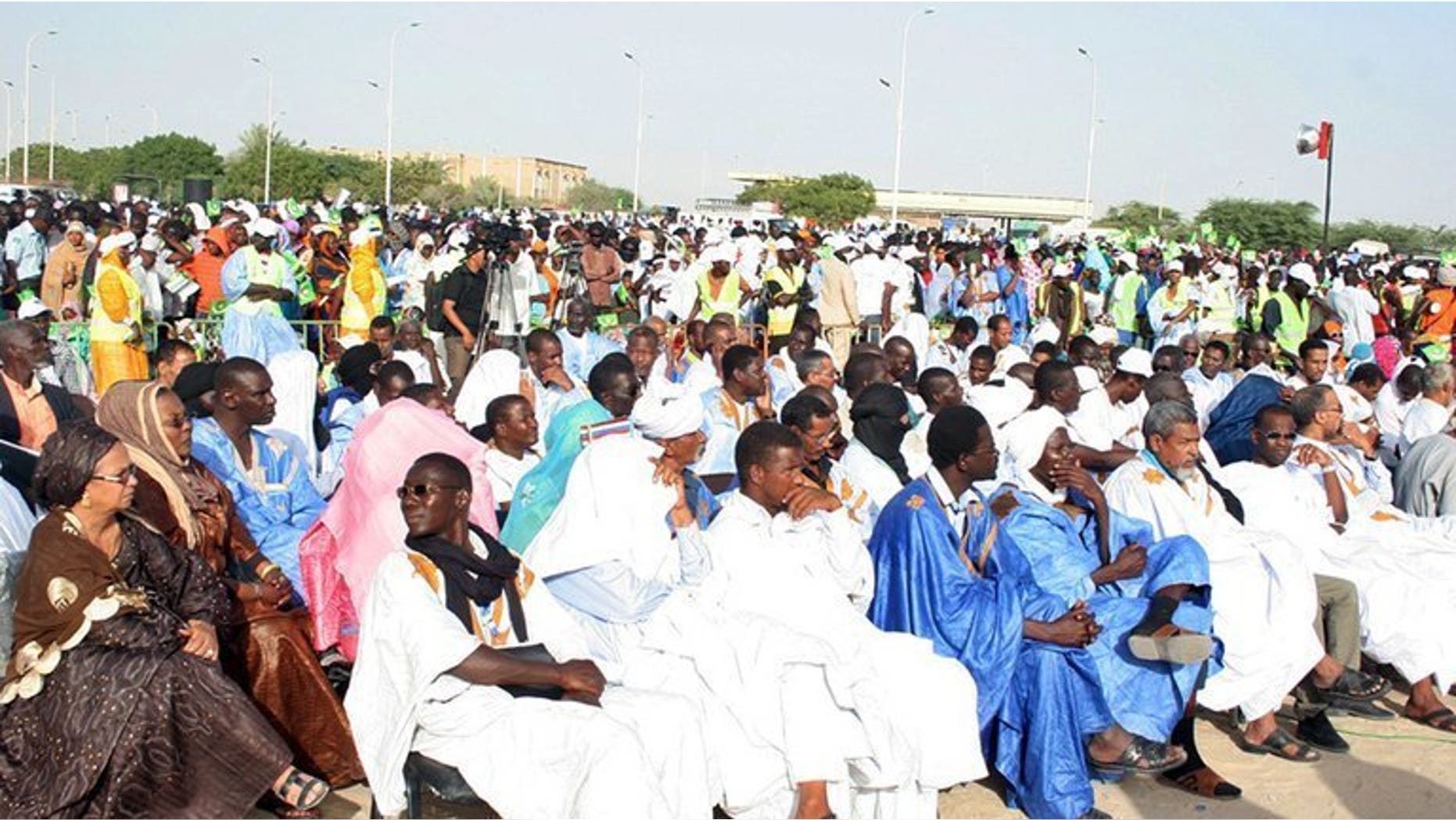 Thousands of supporters of the Mauritanian opposition attend a meeting in Nouakchott on June 23, 2013. Mauritania announced a six-week postponement of its October 12 elections on Thursday after a coalition of opposition parties said it would boycott in a bid to cause the vote to fail.