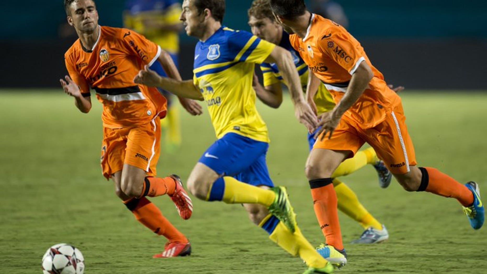 Everton's Leighton Baines tries to get past the Valencia defense during a 2013 International Champions Cup on August 6, 2013, Florida. Manchester United manager David Moyes says former club Everton will harm the careers of Baines and Marouane Fellaini if they prevent the pair from following him to Old Trafford.