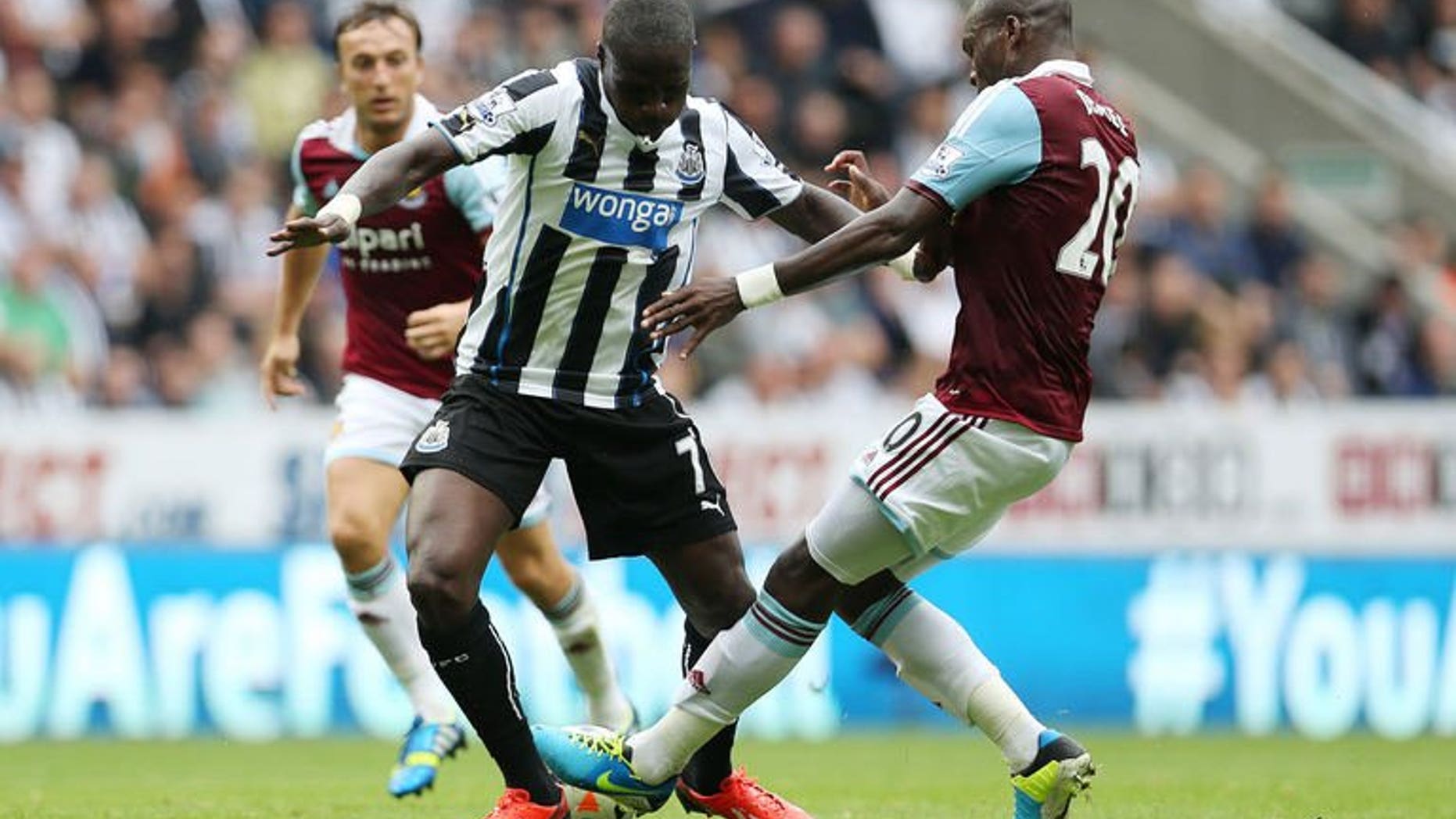 Newcastle United's French midfielder Moussa Sissoko (L) vies with West Ham United's Ivorian defender Guy Demel (R) during the English Premier League football match between Newcastle United and West Ham United at St James' Park in Newcastle, on August 24, 2013. Newcastle secured their first point of the season with a 0-0 home draw.
