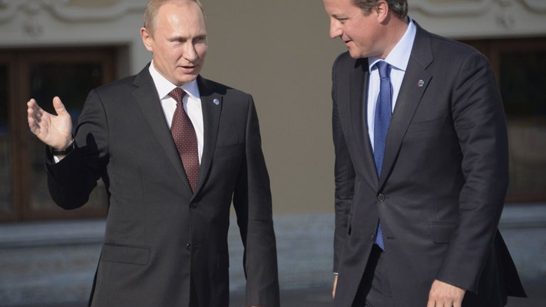 Russia???s President Vladimir Putin (L) welcomes Prime Minister David Cameron to the G20 summit on September 5, 2013 in Saint Petersburg. Putin discussed the situation in Syria with Cameron early on Friday, Putin's spokesman said