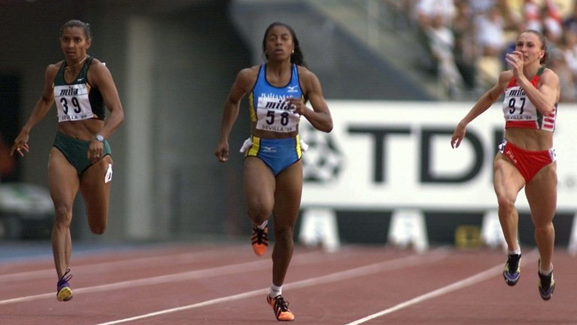 Australia's Nova Peris (L) takes part in the World Athletics Championships in Seville 24 August 1999. Peris has just become the first Aboriginal woman elected to parliament.