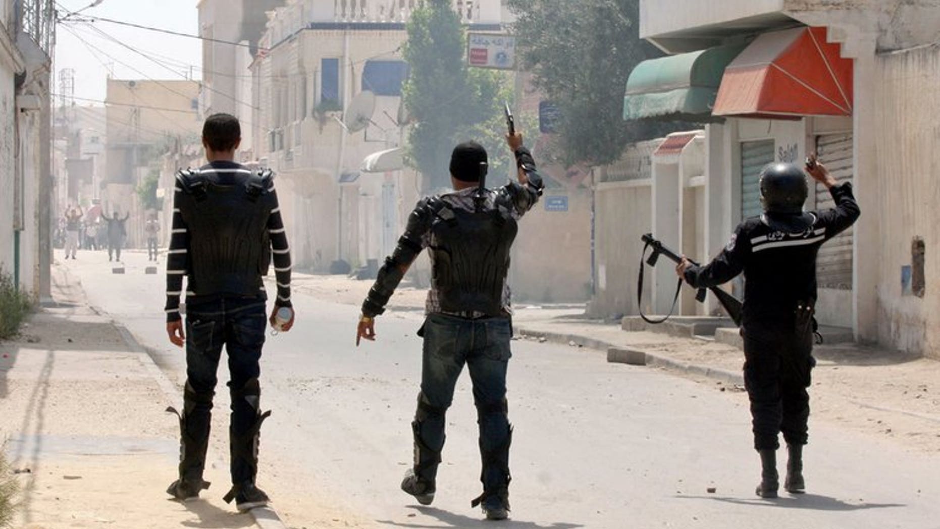 Tunisian police clash with Islamist militants on May 19, 2013, in Ettadhamen. Security forces have killed two Islamist militants from the extremist group Ansar al-Sharia and arrested two others in a Tunis suburb, the interior ministry said.