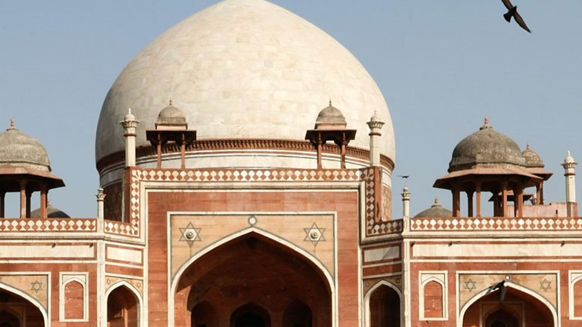 View of the ancient Humayan???s Tomb in New Delhi, on February 26, 2008. The mausoleum -- which inspired the Taj Mahal -- will be officially unveiled after a five-year refit that has seen it restored to its original form.