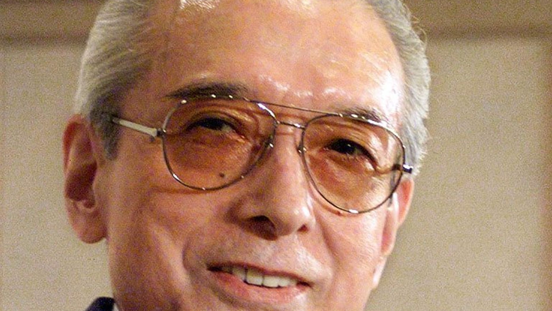 Former Nintendo president Hiroshi Yamauchi (L), pictured in Tokyo September 2, 1999. Yamauchi, credited with transforming Nintendo from a family-owned Japanese business into a global byword for video games, has died from pneumonia aged 85.