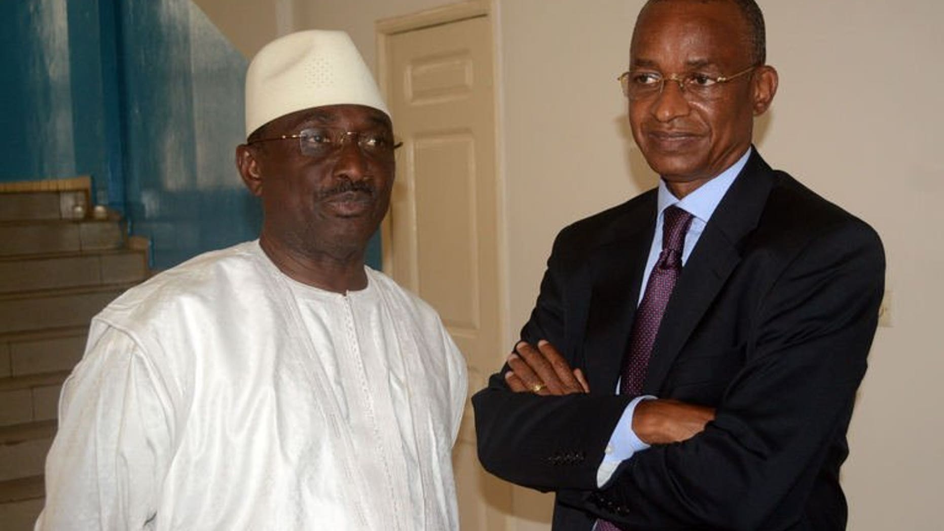 Guinea's main opposition leader Cellou Dalein Diallo (R) and the leader of the Republican Forces Union party Sidya Toure pose on September 20, 2013 following their meeting with the US ambassador to Guinea and the UN mediator for Guinea in Conakry ahead of the September 24 legislative elections.