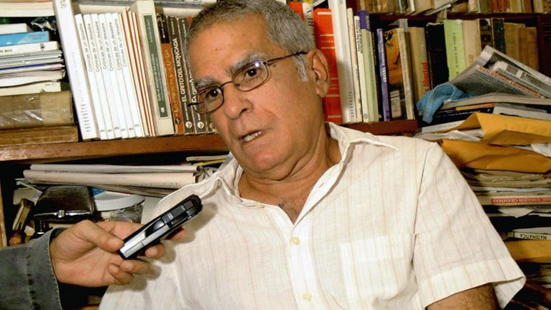 A file picture taken on November 29, 2004 shows Cuban dissident Oscar Espinosa Chepe speaking during an interview at his house in Havana.
