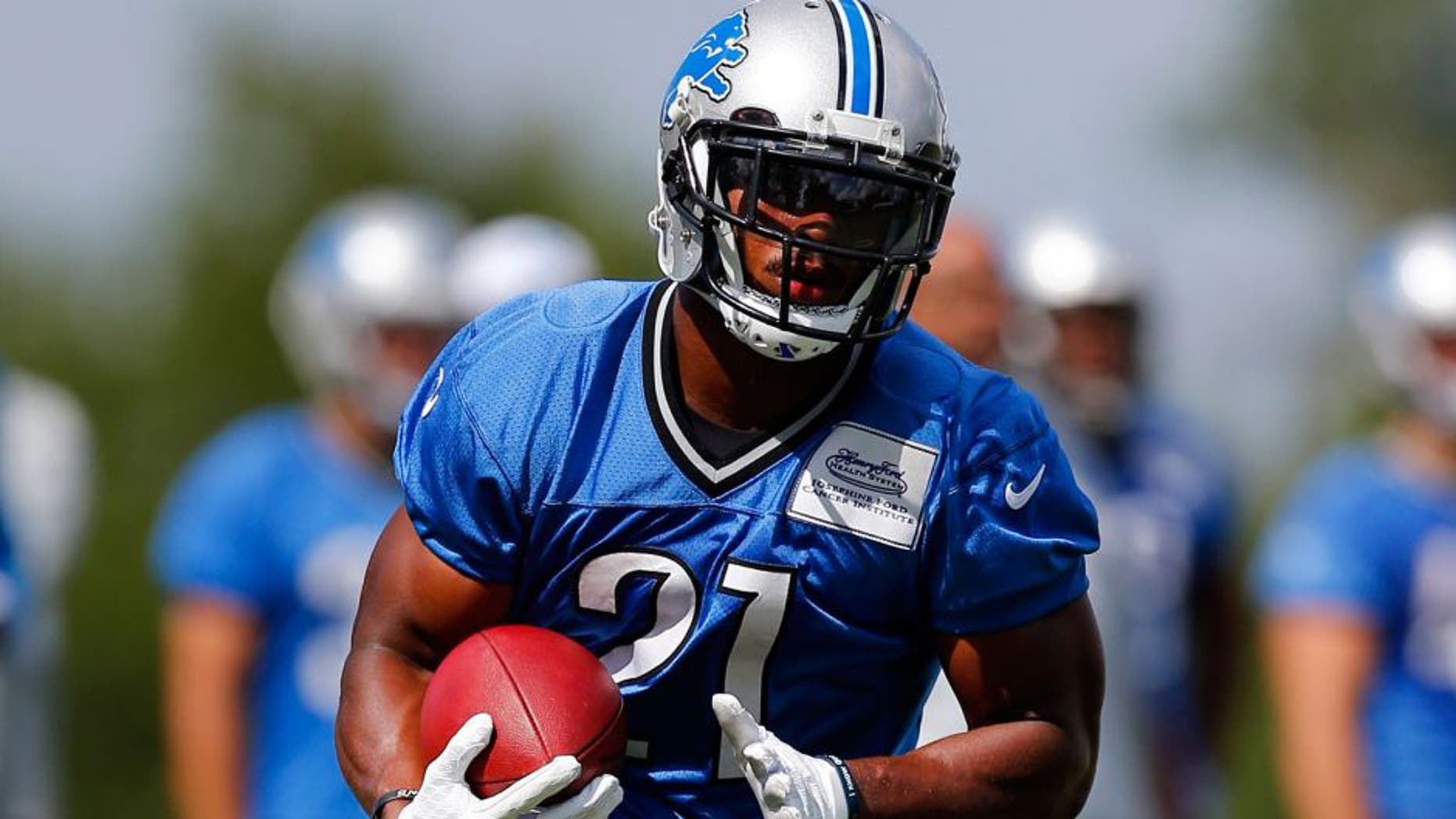 Detroit Lions running back Ameer Abdullah runs during NFL football training camp in Allen Park, Mich., Monday, Aug. 3, 2015. (AP Photo/Paul Sancya)