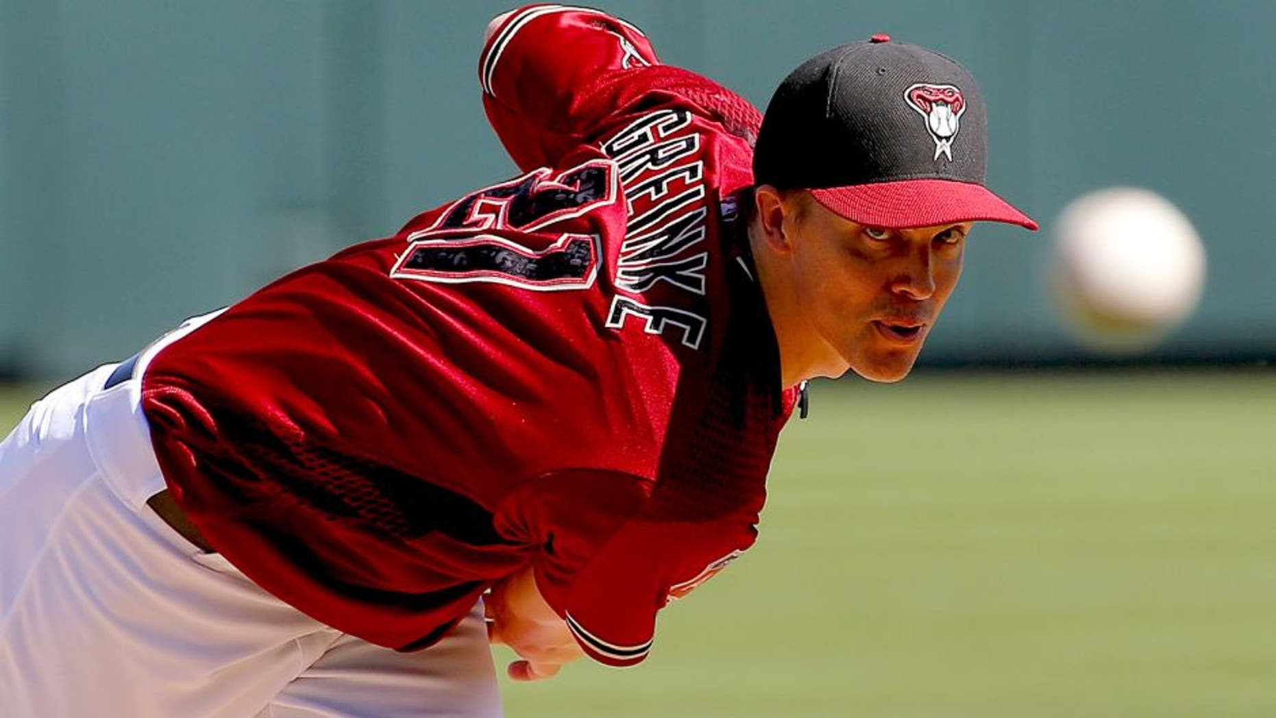 RETRANSMISSION TO CORRECT SPELLING OF NAME TO ZACK FROM ZACH - Arizona Diamondbacks' Zack Greinke warms up between innings against the Oakland Athletics during a spring training baseball game, Friday, March 4, 2016, in Scottsdale, Ariz. (AP Photo/Matt York)