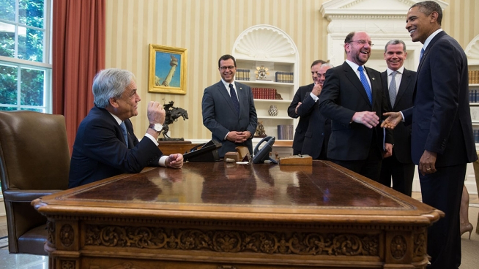 Chile S Pinera Finds Himself In Hot Seat After Sitdown At Obama S Oval Office Desk Fox News