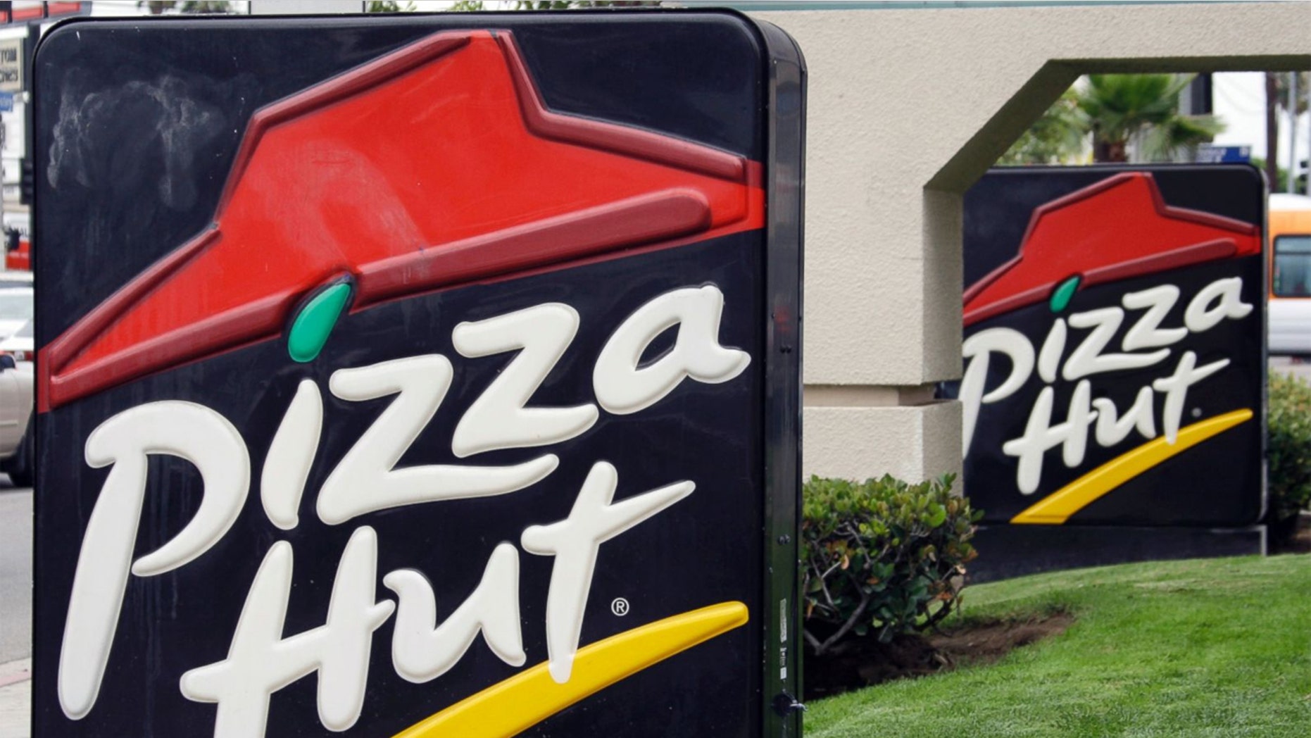 Yum CEO Greg Creed thinks he figured out why sales at Pizza Hut have gone cold: The chain needs to be more like the car-hailing service Uber.