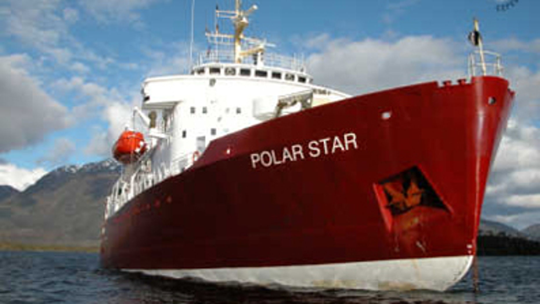 cruise ship runs aground in greenland