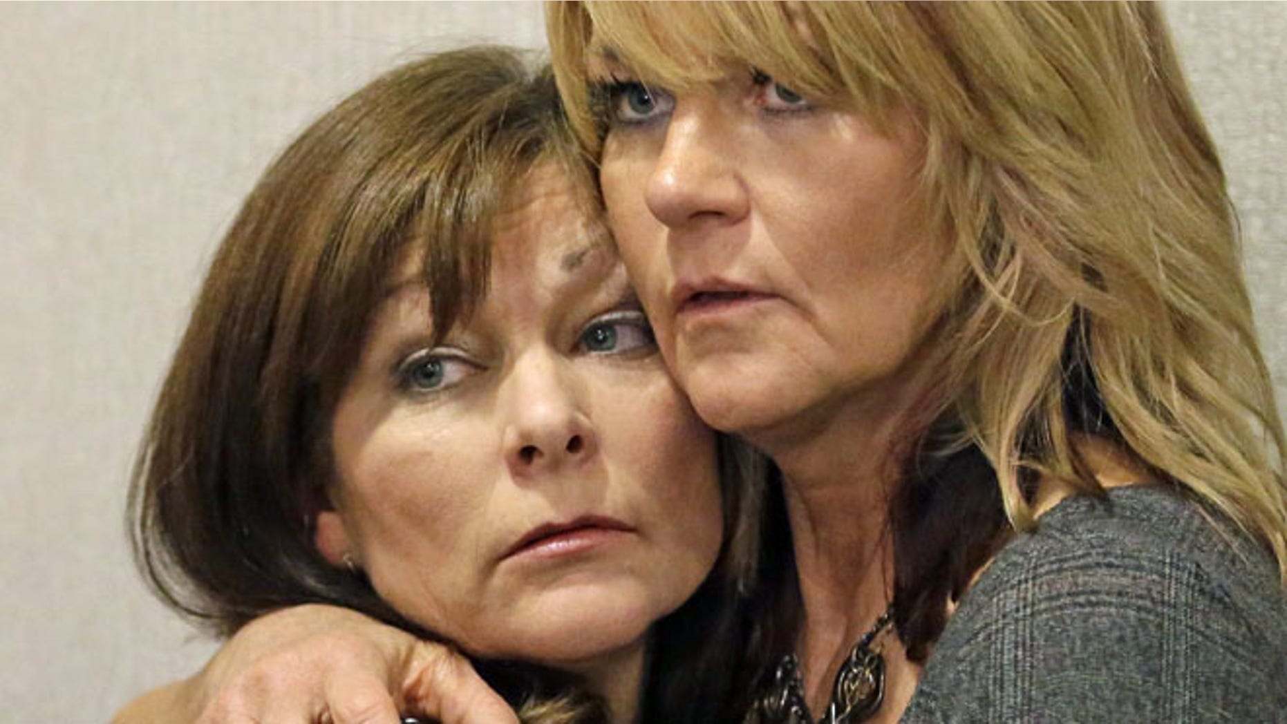 Sept. 19, 2014: Susan Hunt, left, the mother of Darrien Hunt, is hugged by her sister, Cynthia Moss, during a news conference in Salt Lake City. (AP)