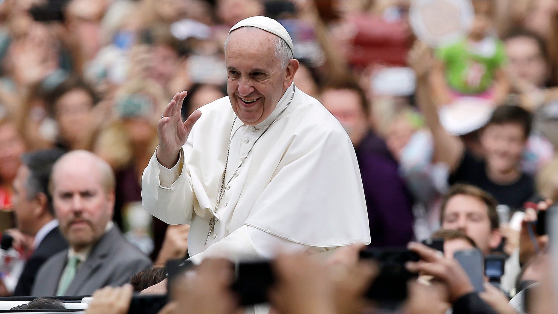 PHILADELPHIA, PA - SEPTEMBER 27: Pope Francis acknowledges faithful as he parades on his way to celebrate Sunday Mass at Benjamin Franklin Parkway September 27, 2015 in Philadelphia, Pennsylvania. Pope Francis concludes his tour of the U.S. with events in Philadelphia on Saturday and Sunday. (Photo by Matt Rourke-Pool/Getty Images)