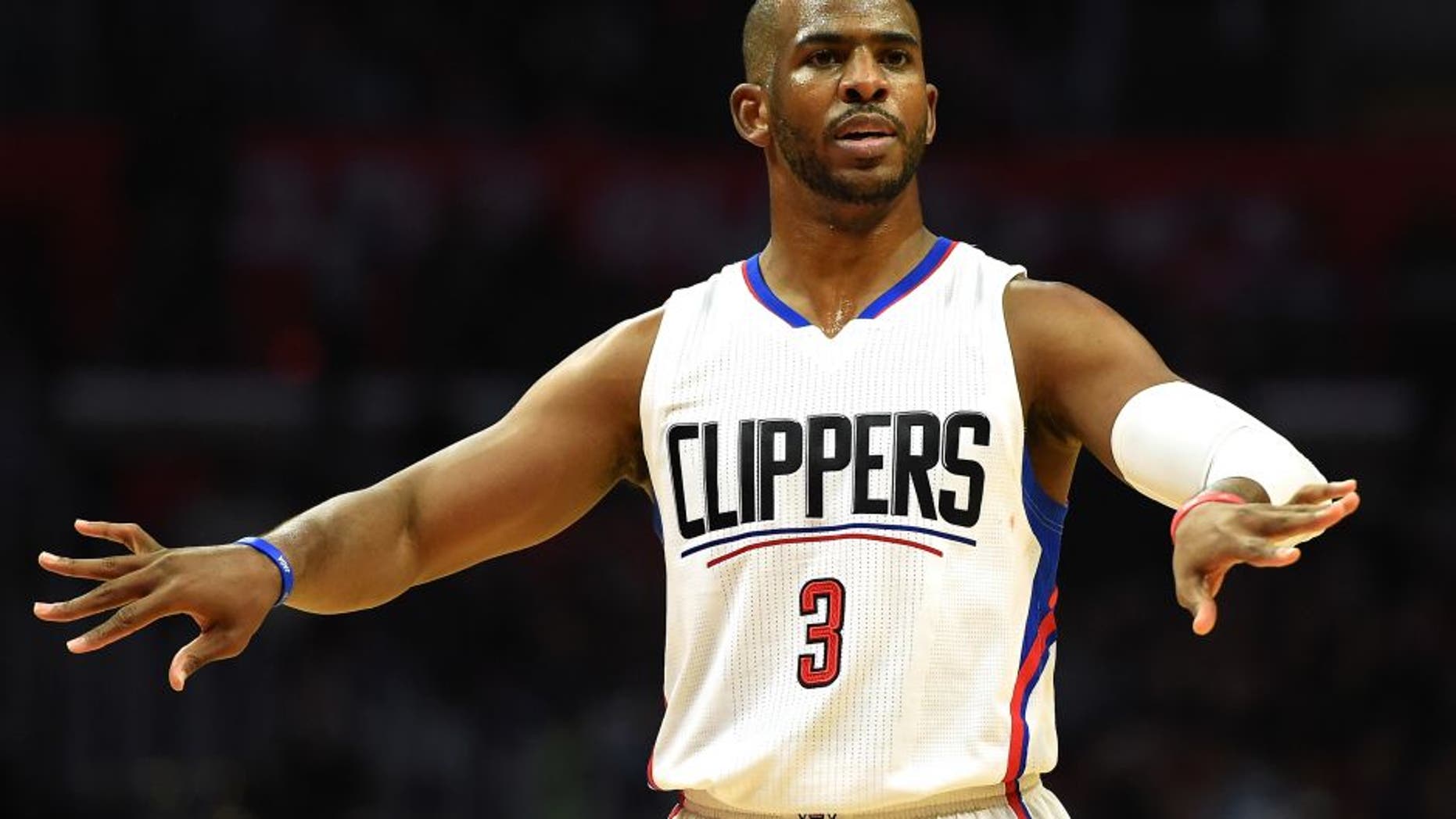 LOS ANGELES, CA - NOVEMBER 09: Chris Paul #3 of the Los Angeles Clippers motions to his teammates during a 111-80 win over the Portland Trail Blazers at Staples Center on November 9, 2016 in Los Angeles, California. NOTE TO USER: User expressly acknowledges and agrees that, by downloading and or using this photograph, User is consenting to the terms and conditions of the Getty Images License Agreement. (Photo by Harry How/Getty Images)