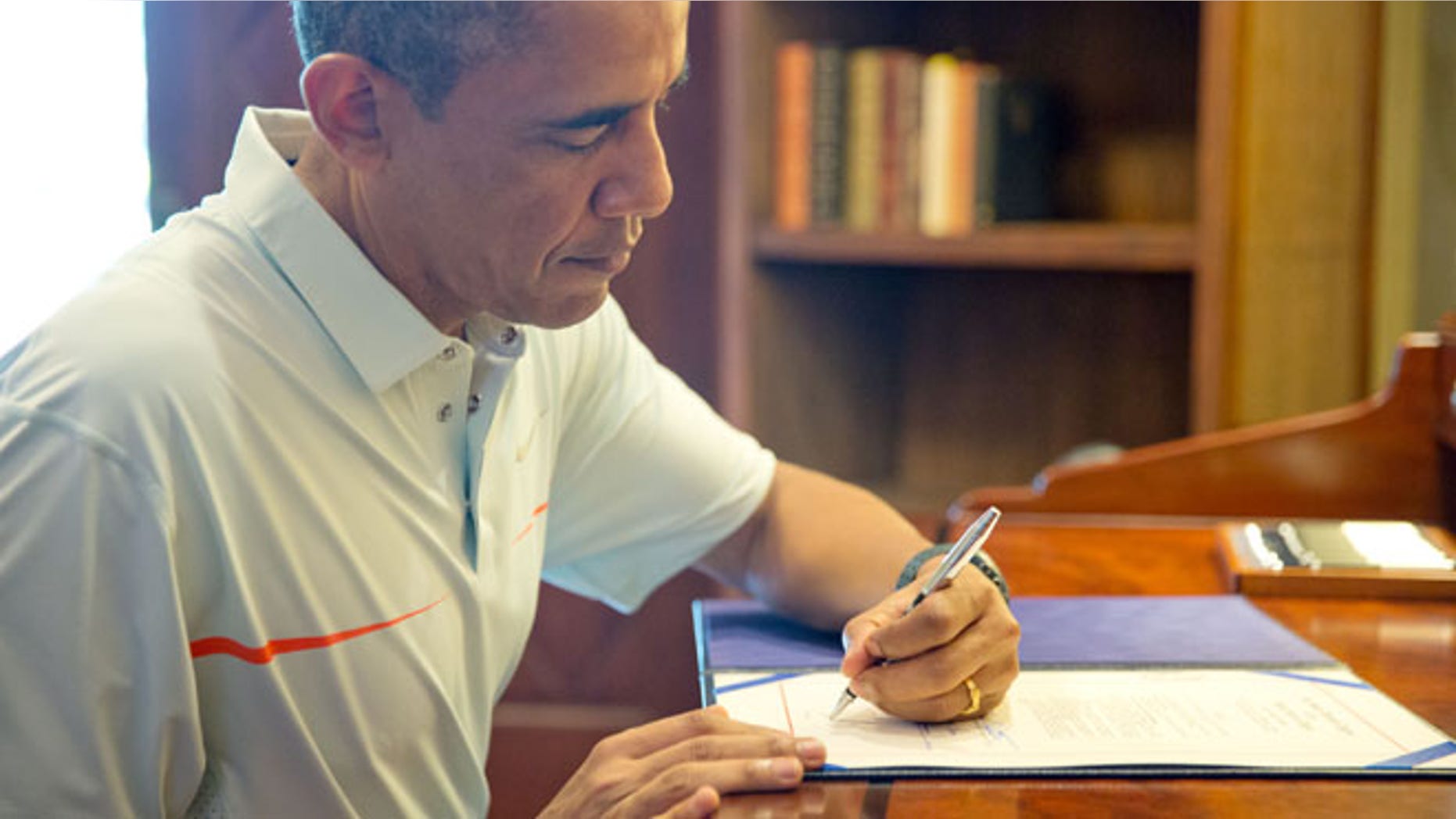 Dec. 26, 2013: President Barack Obama signs bills in Kailua, Hawaii.(Official White House Photo by Pete Souza)
