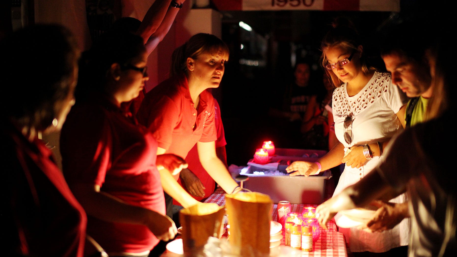 SAN DIEGO, CA - SEPTEMBER 8: Workers serve pizza to customers outside of Filippi's Pizza after a massive blackout hit Southern California September 8, 2011 in San Diego, California. Approximateely 1.5 million residents from Southern Orange County to Northern Baja are without power.(Photo by Sandy Huffaker/Getty Images)