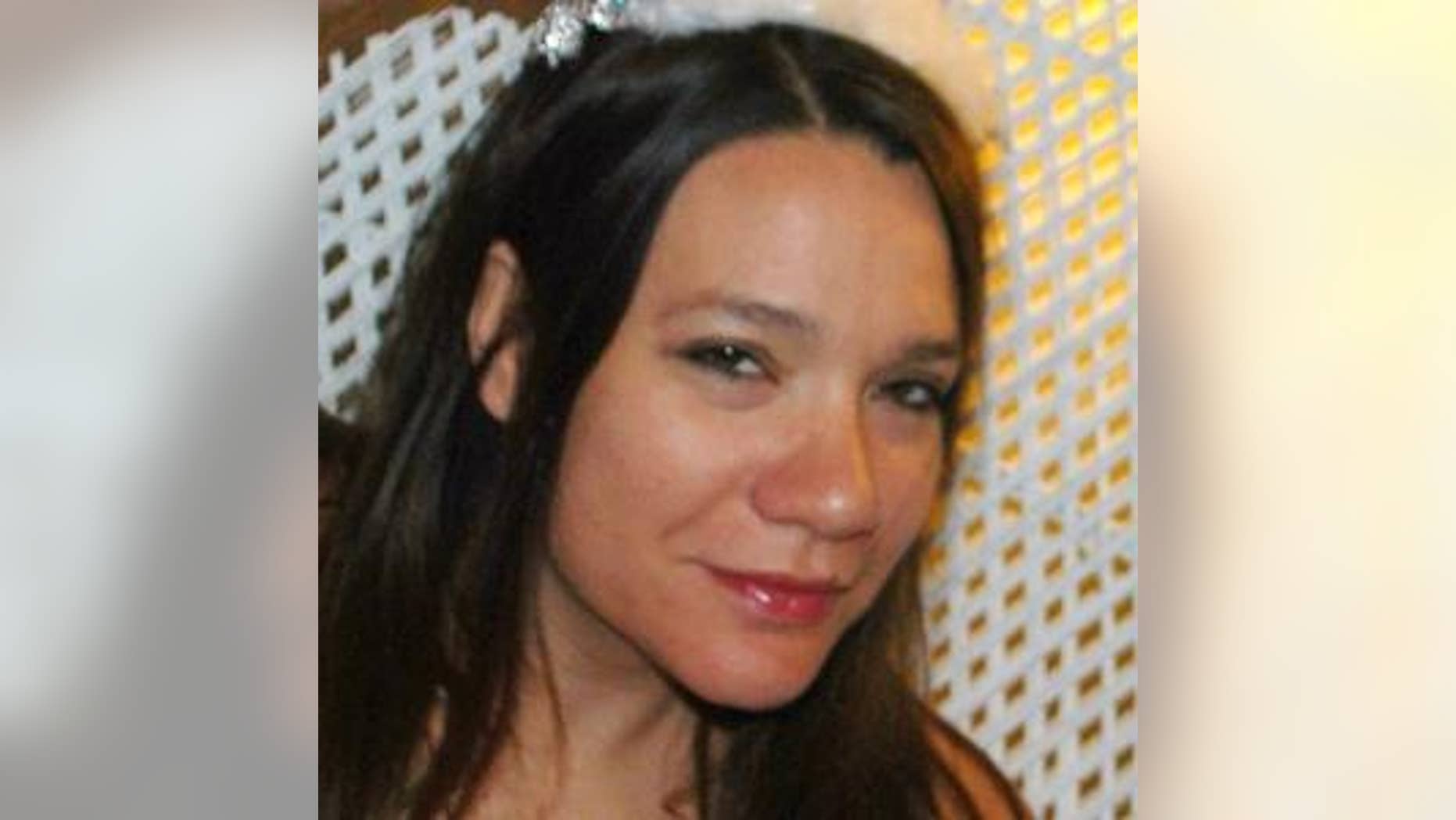 Marini Kotak is planning to give birth in an art gallergy for all to see.