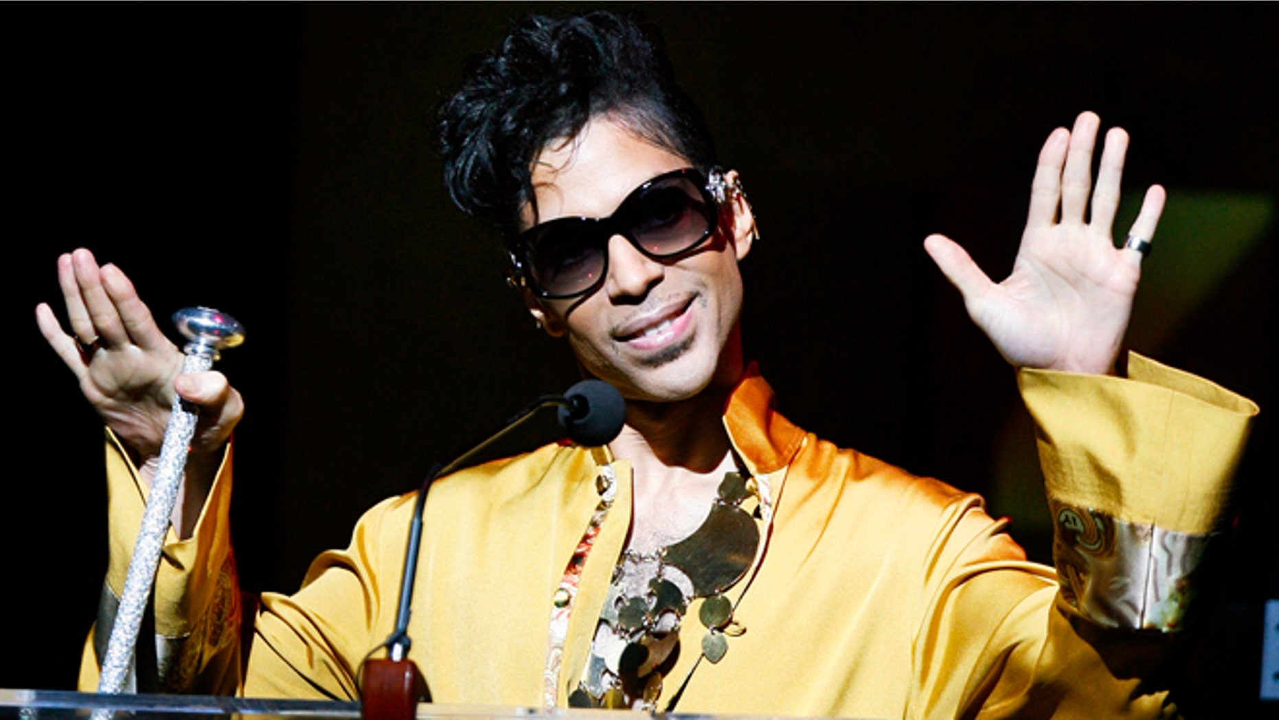 Prince at the Apollo Theatre in 2009.