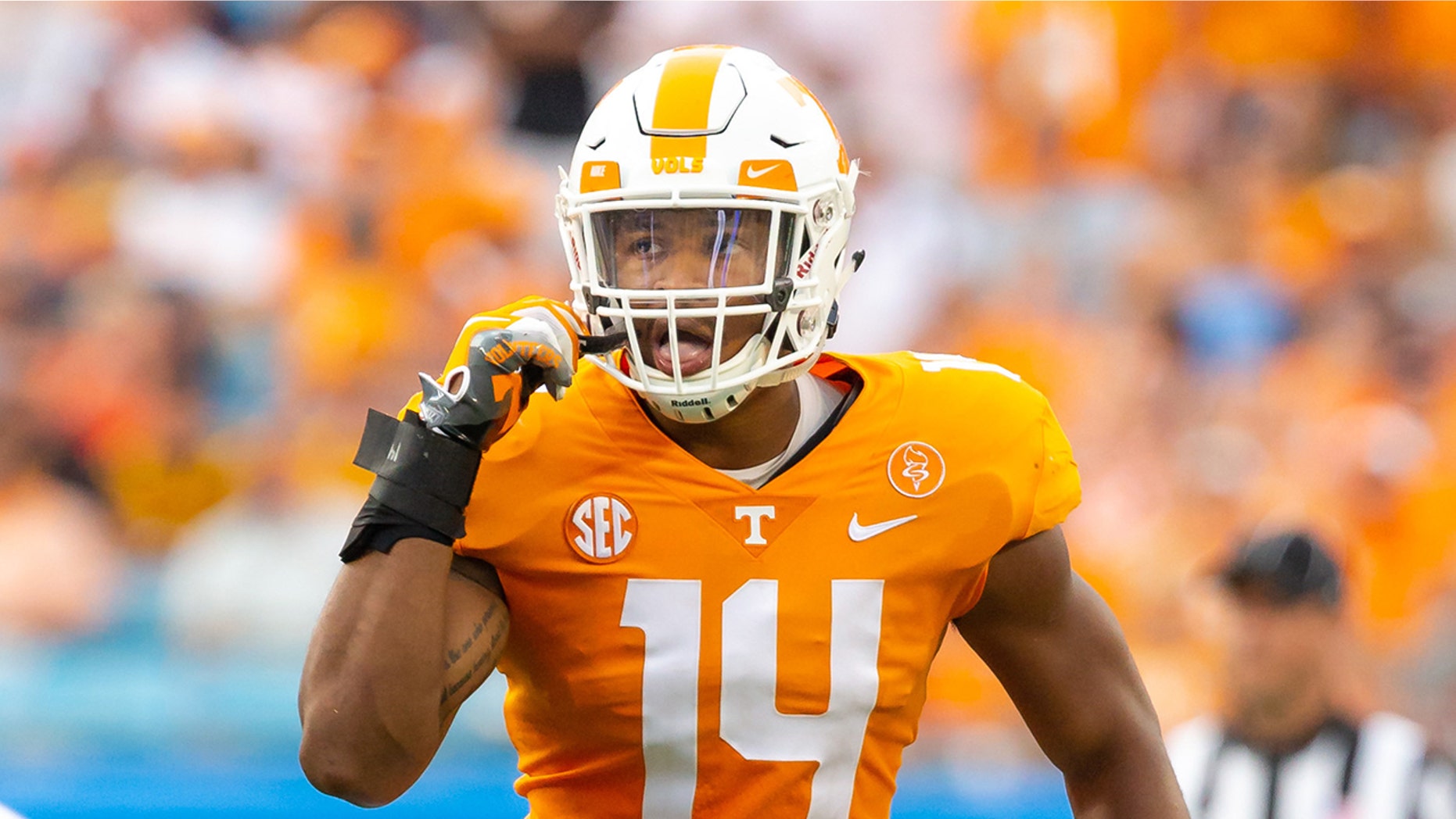 Tennessee Volunteers linebacker Quart'e Sapp (14) looks across the line of scrimmage during game between the West Virginia Mountaineers and the Tennessee Volunteers on September 1.