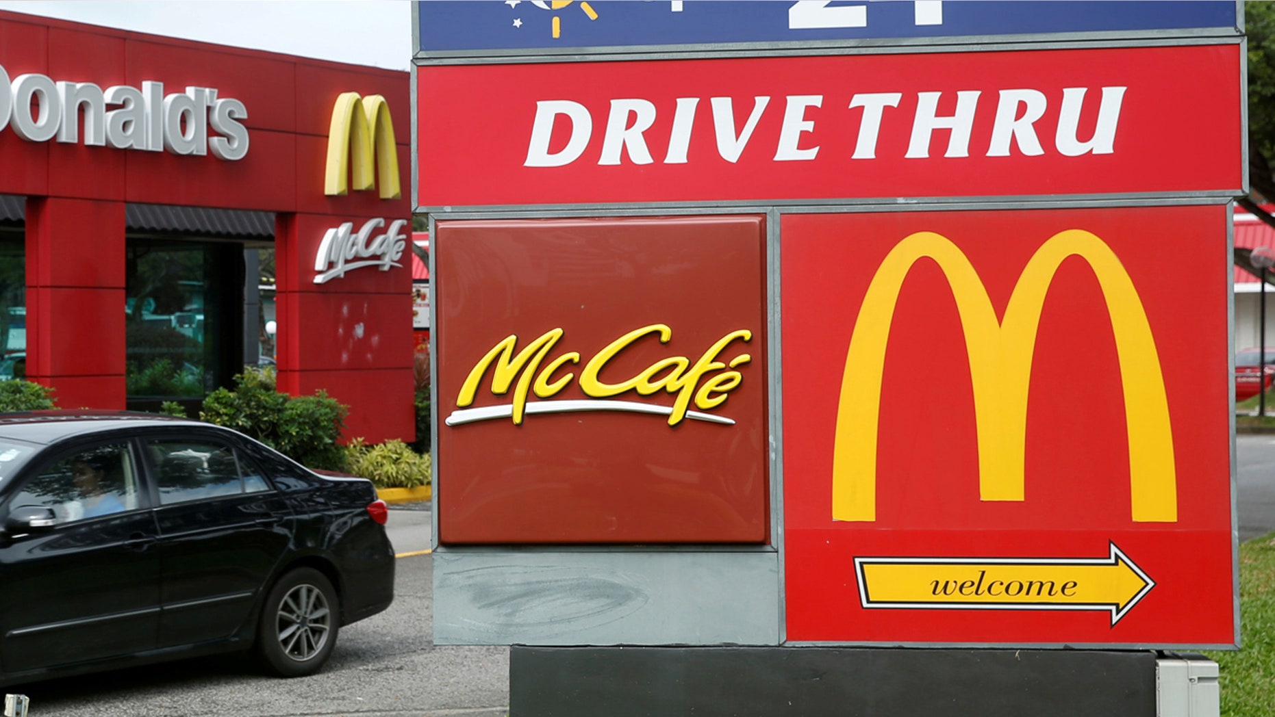 A car passes a McDonald's drive through restaurant in Singapore July 25, 2016. REUTERS/Edgar Su/File Photo TPX IMAGES OF THE DAY - RTSQV4B