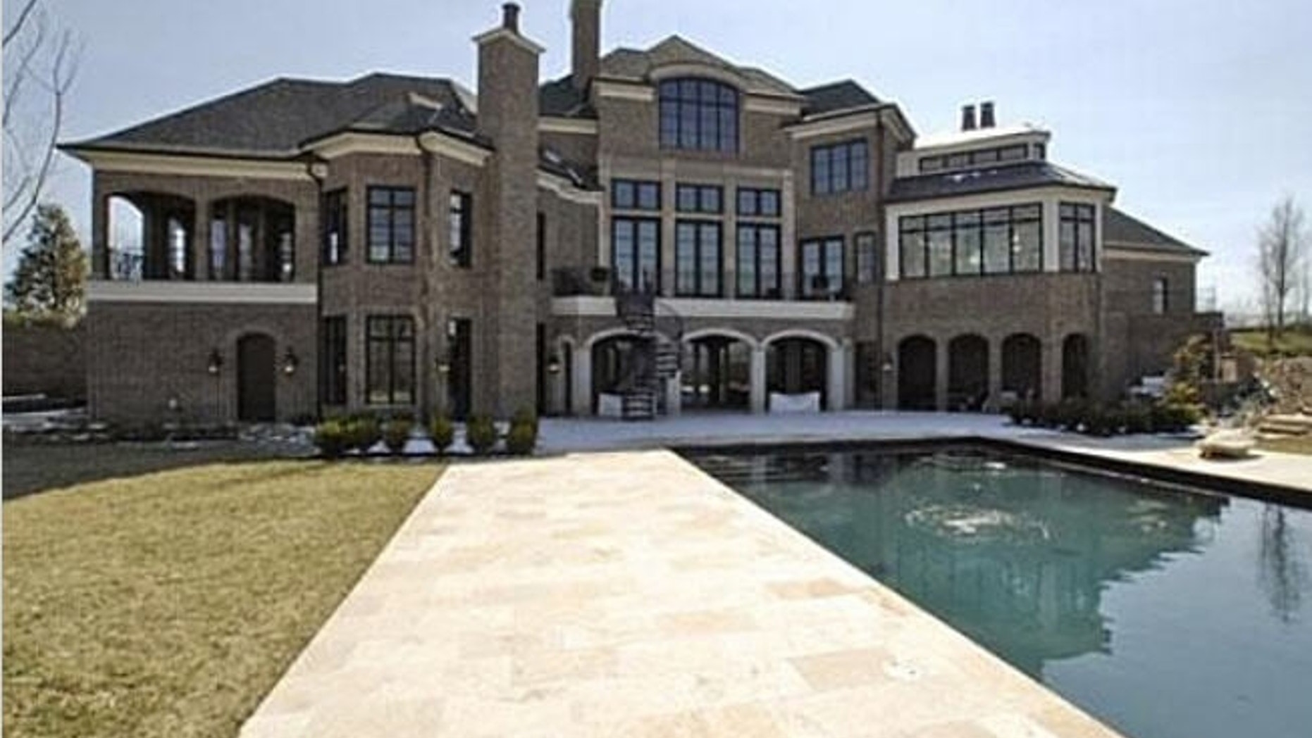LeAnn Rimes' home with her former husband. (Zillow.com)