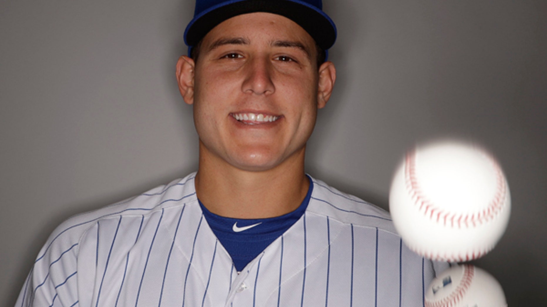 Chicago Cubs' Anthony Rizzo juggles during the team's photo day Tuesday, Feb. 21, 2017, in Mesa, Ariz. (AP Photo/Morry Gash)