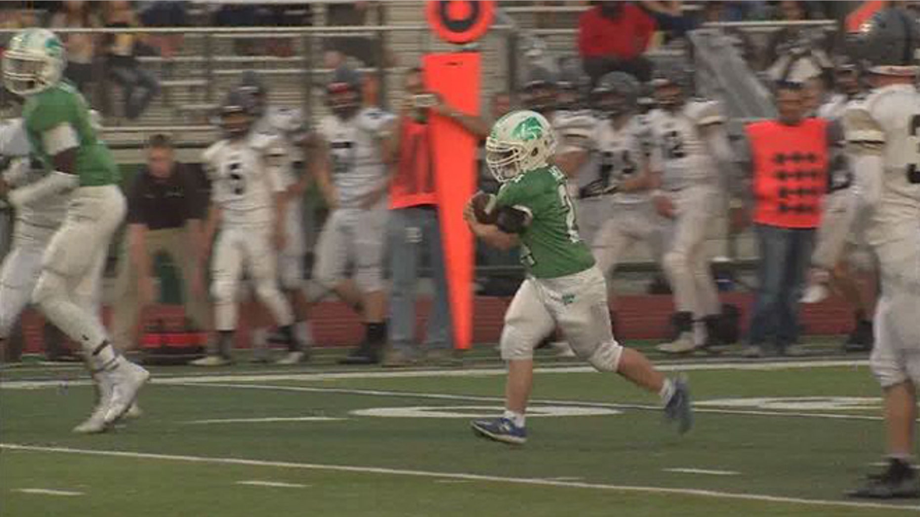 Robby Heil scoring touchdown for Novi High School Friday. (Fox 2 Detroit)