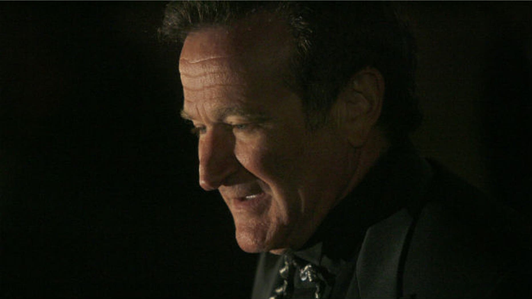 Actor Robin Williams arrives at singer-songwriter Elton John's 60th birthday party in New York March 24, 2007. (REUTERS/Eric Thayer)