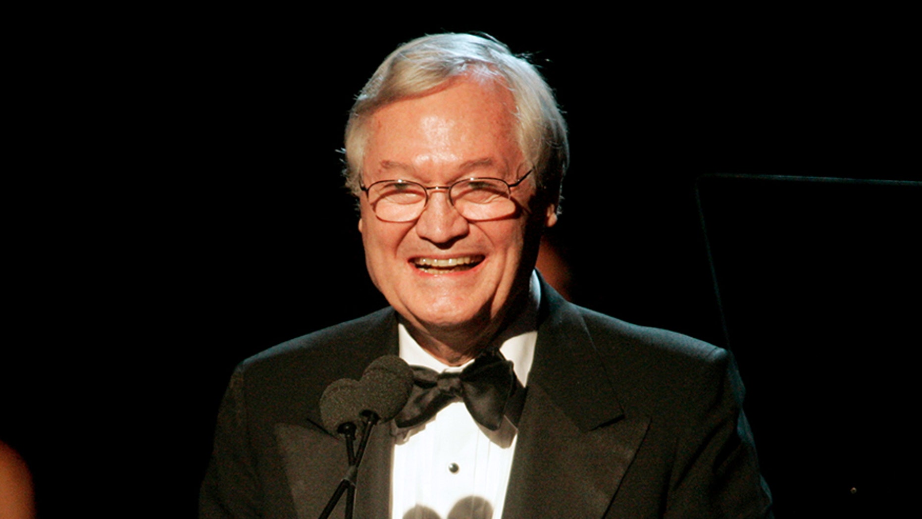 Producer and director Roger Corman gives his acceptance speech after receiving the David O. Selznick Achievement Award in Theatrical Motion Pictures at the 2006 Producers Guild Awards in Los Angeles, California January 22, 2006. Corman has produced and directed over 300 films in his career. REUTERS/Fred Prouser - RP3DSFDCPKAD