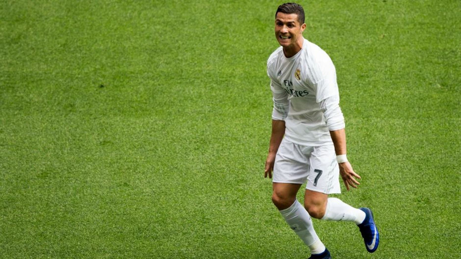 MADRID, SPAIN - APRIL 09: Cristiano Ronaldo (R) of Real Madrid CF celebrates scoring their third goal during the La Liga match between Real Madrid CF and SD Eibar at Estadio Santiago Bernabeu on April 9, 2016 in Madrid, Spain. (Photo by Gonzalo Arroyo Moreno/Getty Images)
