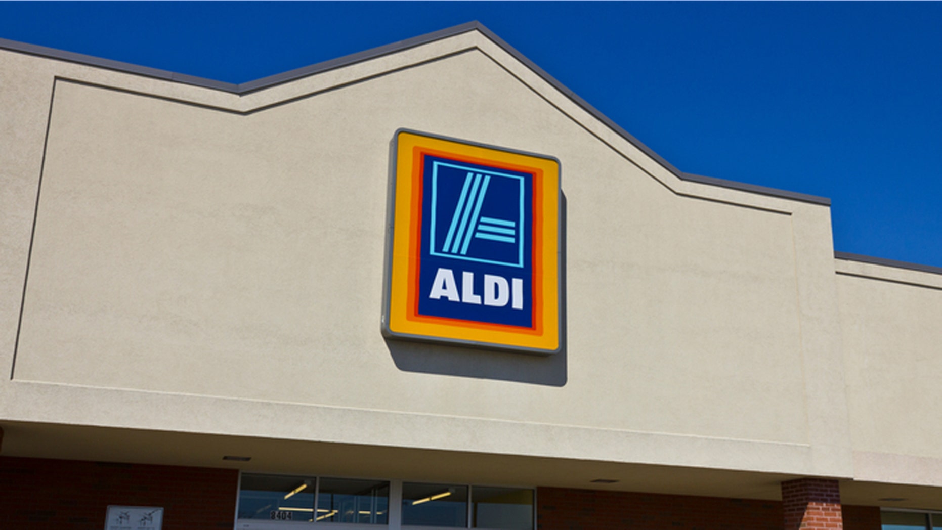 Indianapolis, U.S. - April 16, 2016: Aldi Discount Supermarket. Aldi is Simply Smarter Shopping I