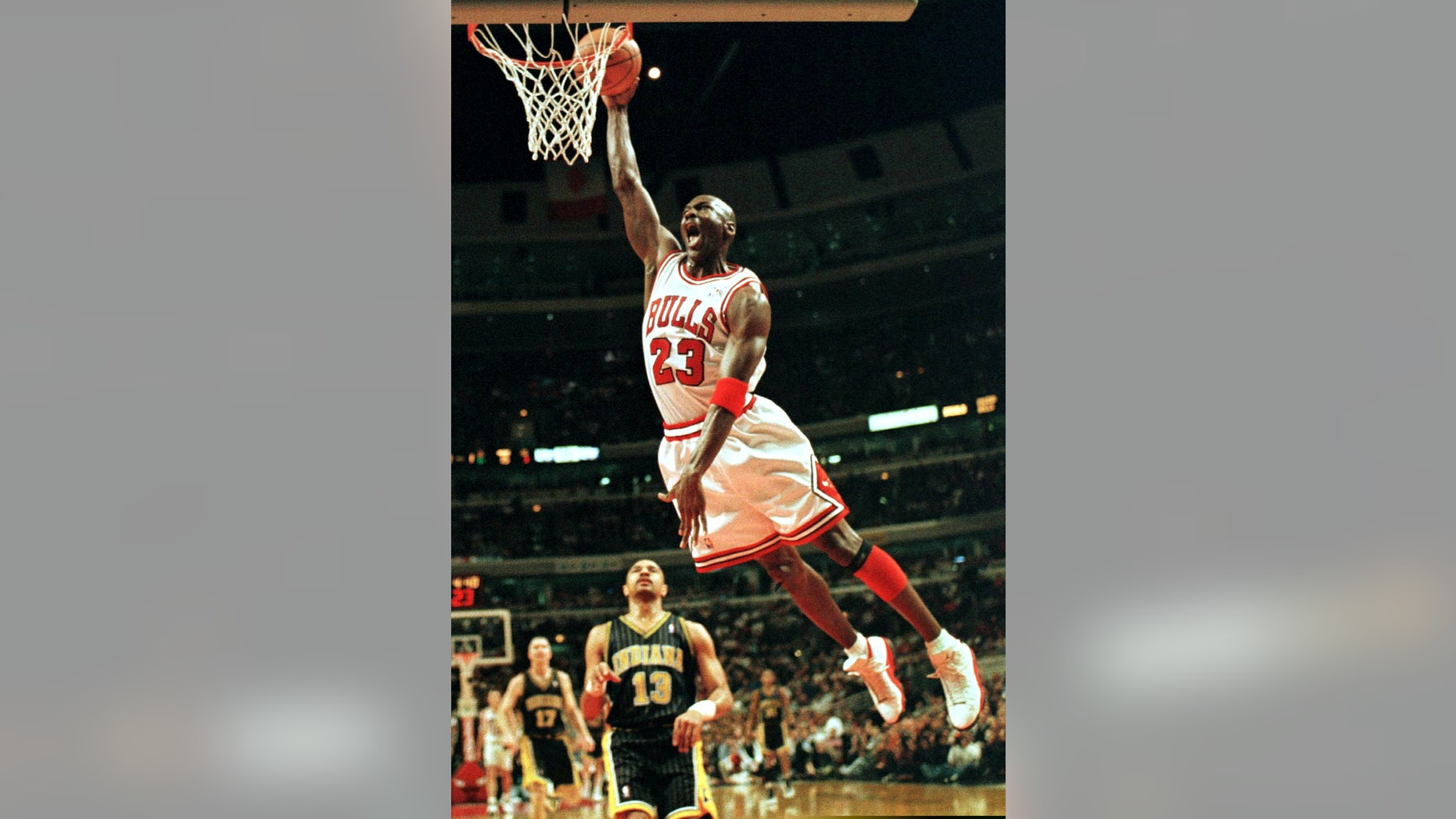 Chicago Bulls' Michael Jordan scores a basket in front of Indiana
Pacers' Mark Jackson during first quarter action in Chicago February
17, 1998. The game was being played on Jordan's 35th birthday.
REUTERS/Scott Olson REUTERS
GMH - RTR135TP