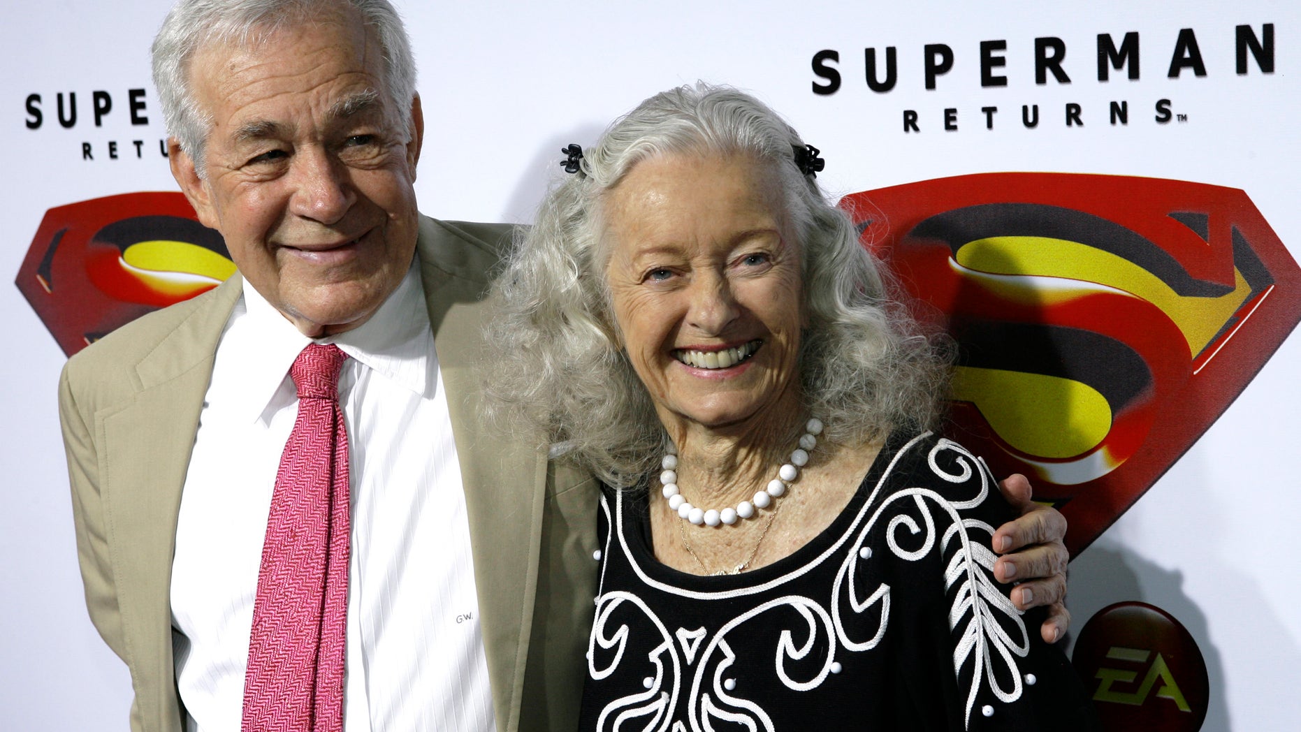 Actors Jack Larson (L) and Noel Neill, who played Jimmy Olsen and Lois Lane respectively in the 1952 Superman television series, pose for photograph during the Superman Returns DVD and video game launch party in Hollywood November 16, 2006. REUTERS/Gus Ruelas (UNITED STATES) - RTR1JF2P