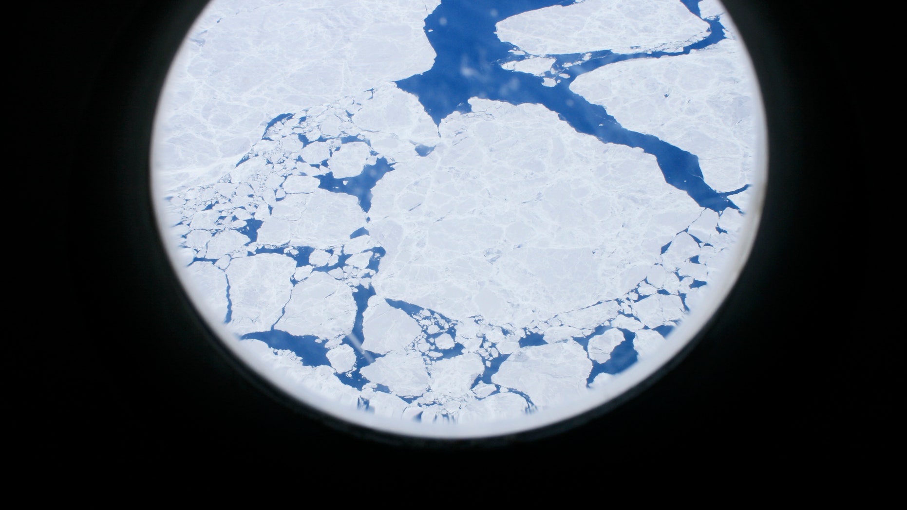 Ice on the surface of the southern ocean off the Antarctic coast is seen from the window of a U.S. military plane flying from Christchurch, New Zealand, to McMurdo Station, the biggest U.S. science base in Antarctica, December 7, 2006. (REUTERS/Deborah Zabarenko)