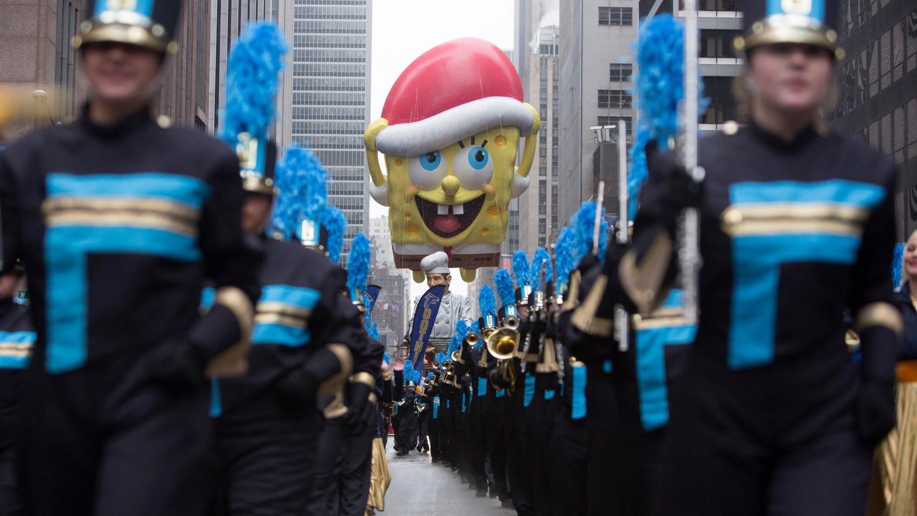 The Spongebob Squarepants balloon floats down Sixth Avenue during the 88th Annual Macy's Thanksgiving Day Parade in New York November 27, 2014. REUTERS/Andrew Kelly