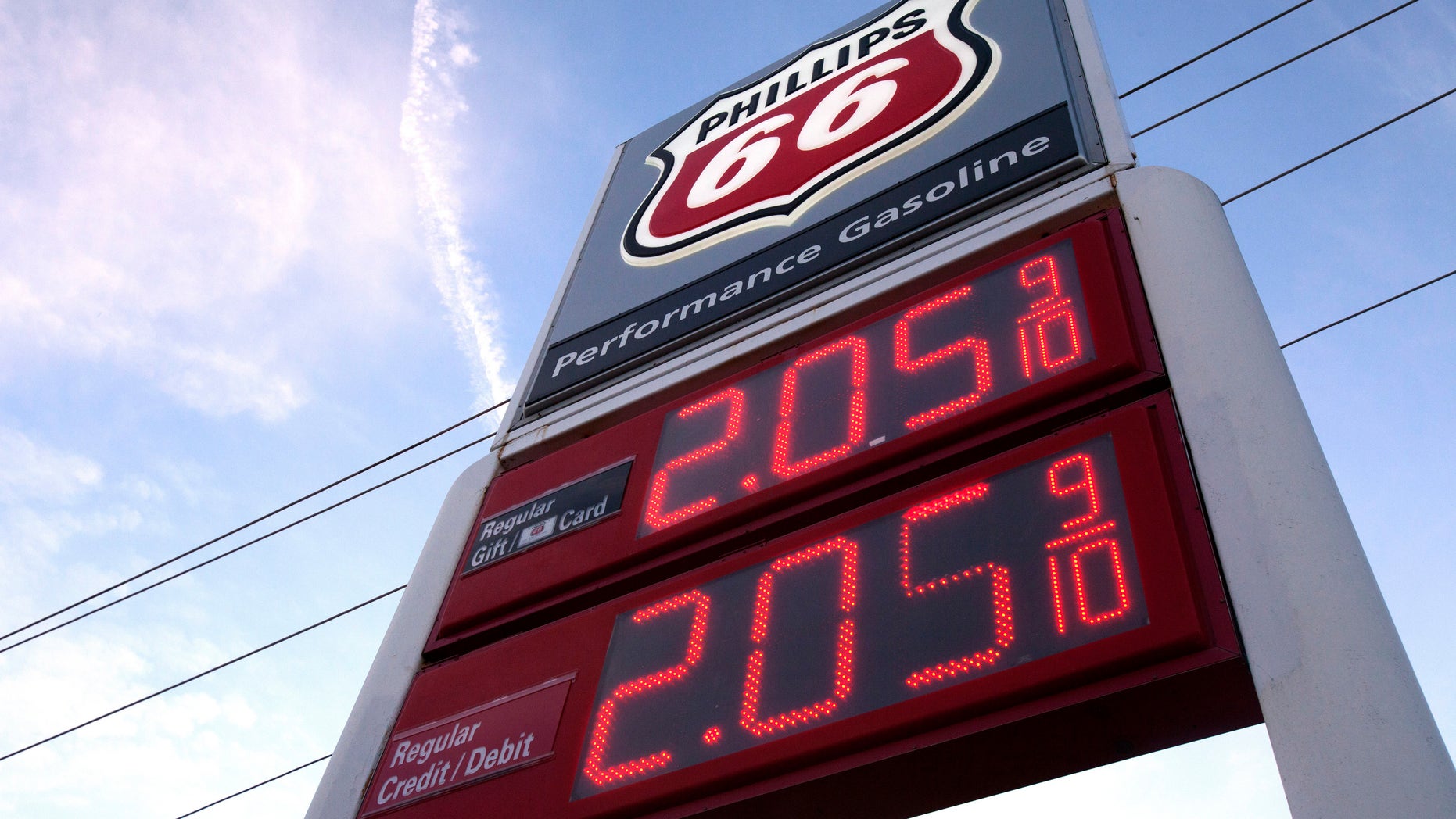 Komando offers one readers advice on the best apps to help them find cheap gas during a road trip this holiday season.