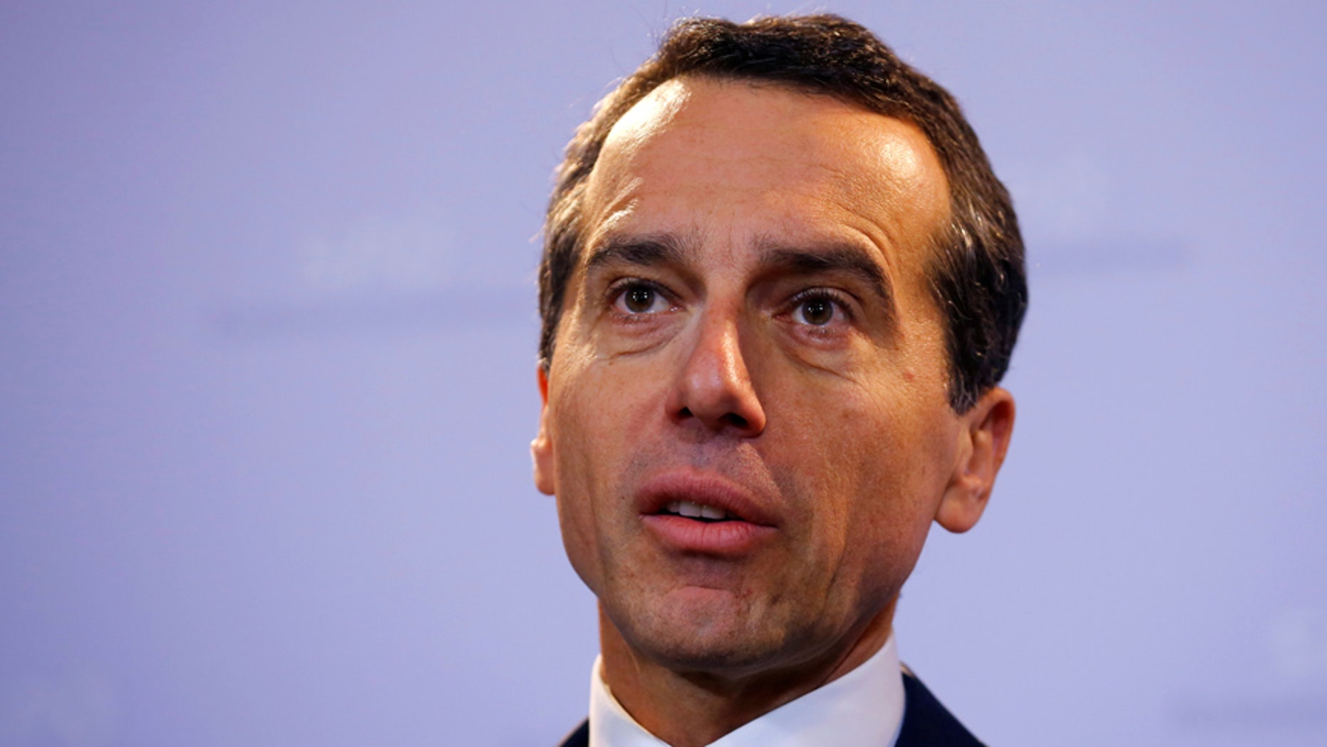 Austrian Chancellor Christian Kern addresses a news conference in Vienna, Austria October 14, 2016. REUTERS/Leonhard Foeger - RTSS8UD