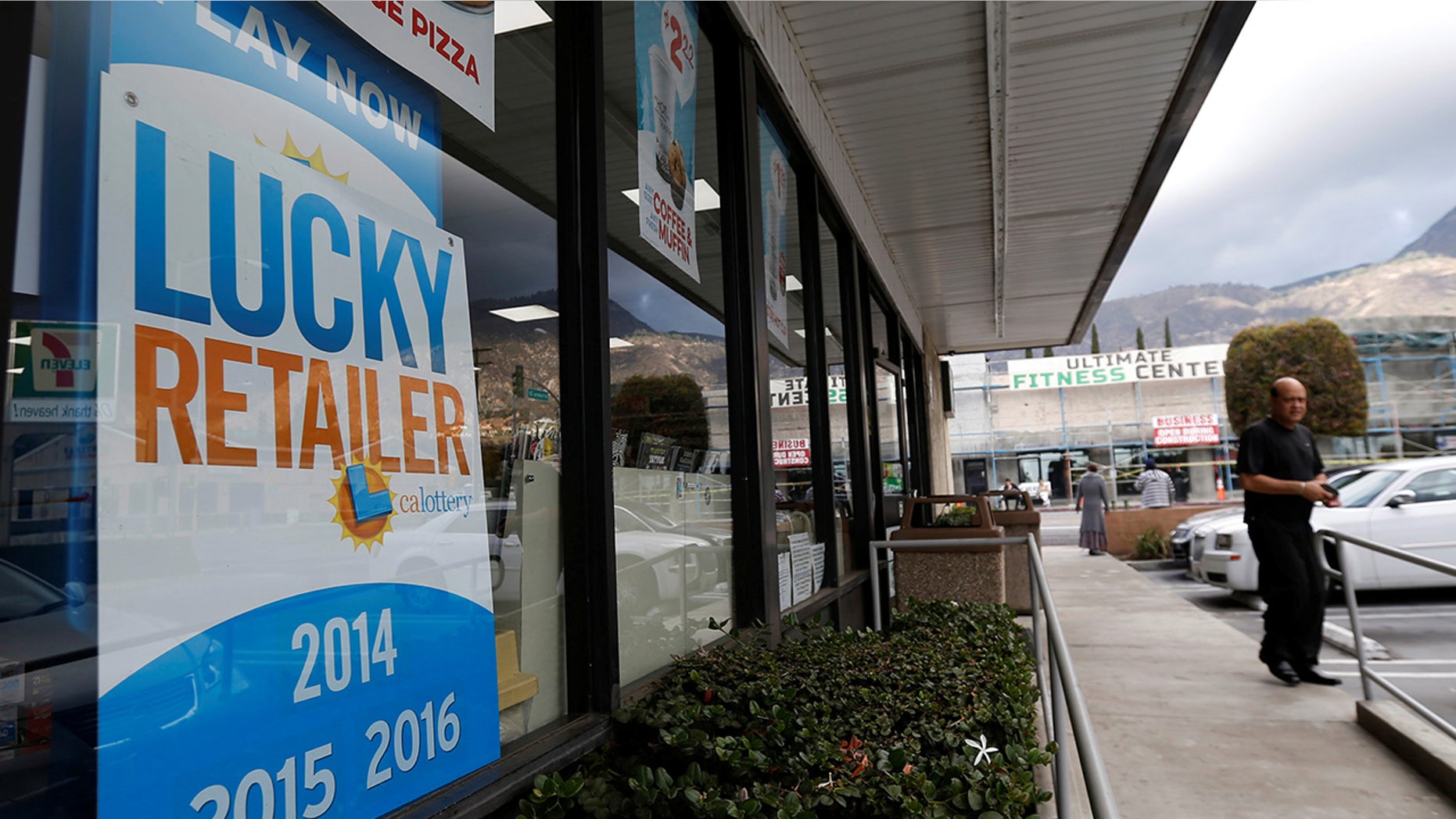 A lottery sign is pictured at a 7-Eleven in Pasadena, California U.S., November 21, 2016. REUTERS/Mario Anzuoni - RTSSPQO