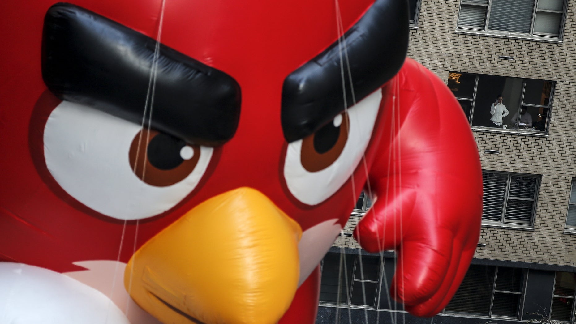 The "Angry Birds" balloon makes its way down 6th Avenue during the 89th Macy's Thanksgiving Day Parade in the Manhattan borough of New York, November 26, 2015. REUTERS/Carlo Allegri - RTX1W05L