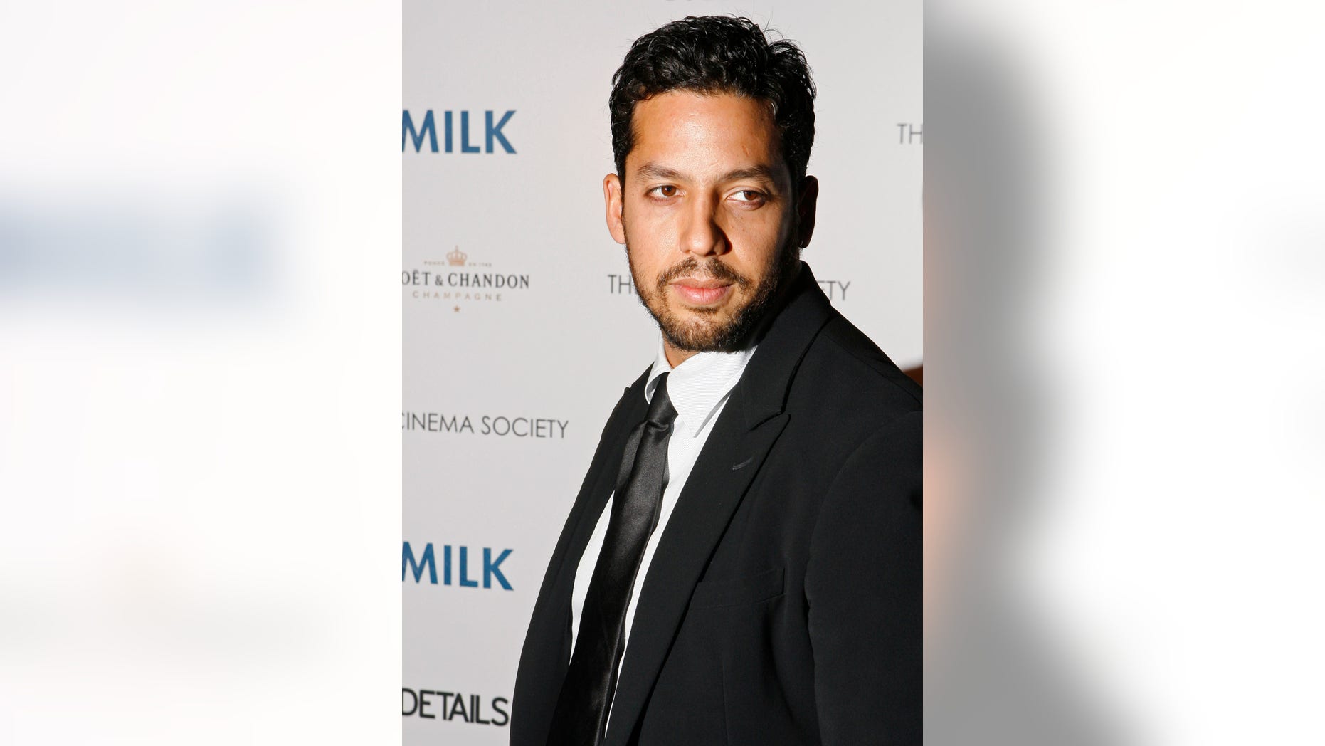 Magician David Blaine arrives for a Cinema Society screening of the film "Milk" in New York November 18, 2008.