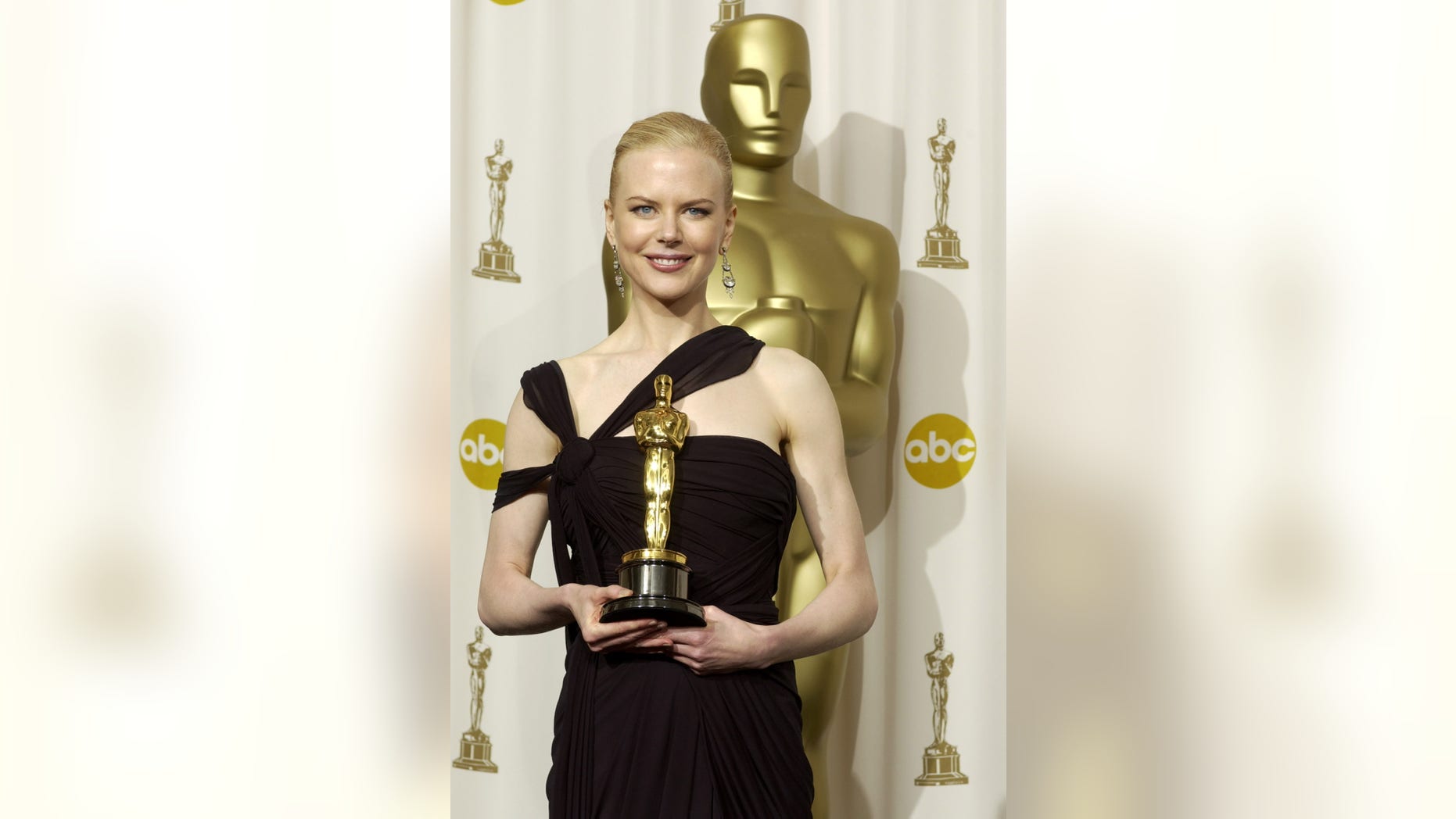 Nicole Kidman poses with her Oscar statue for the Academy Award for best actress she won for her role in "The Hours" at the 75th annual Academy Awards at the Kodak Theatre in Hollywood, March 23, 2003.
