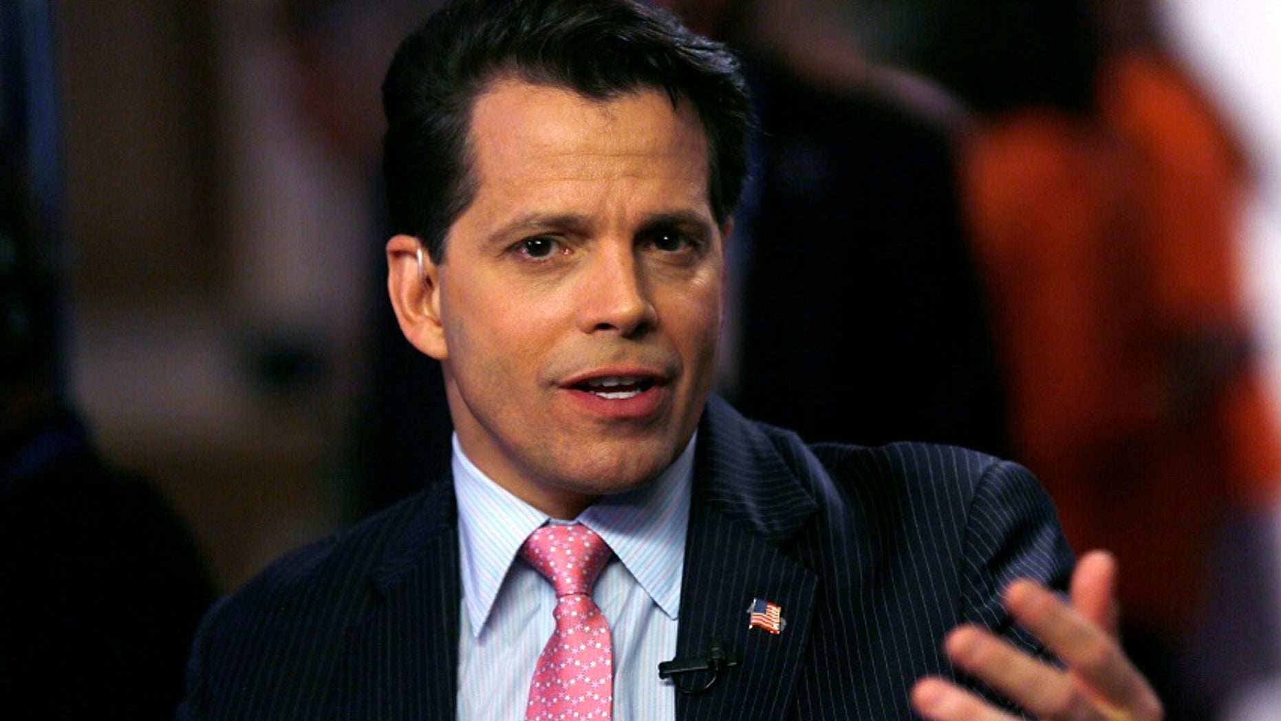 Anthony Scaramucci, co-managing partner of investment firm SkyBridge Capital, talks to a reporter at the annual Skybridge Alternatives Conference in Las Vegas May 8, 2013. REUTERS/Rick Wilking (UNITED STATES - Tags: BUSINESS) - RTXZF7Z